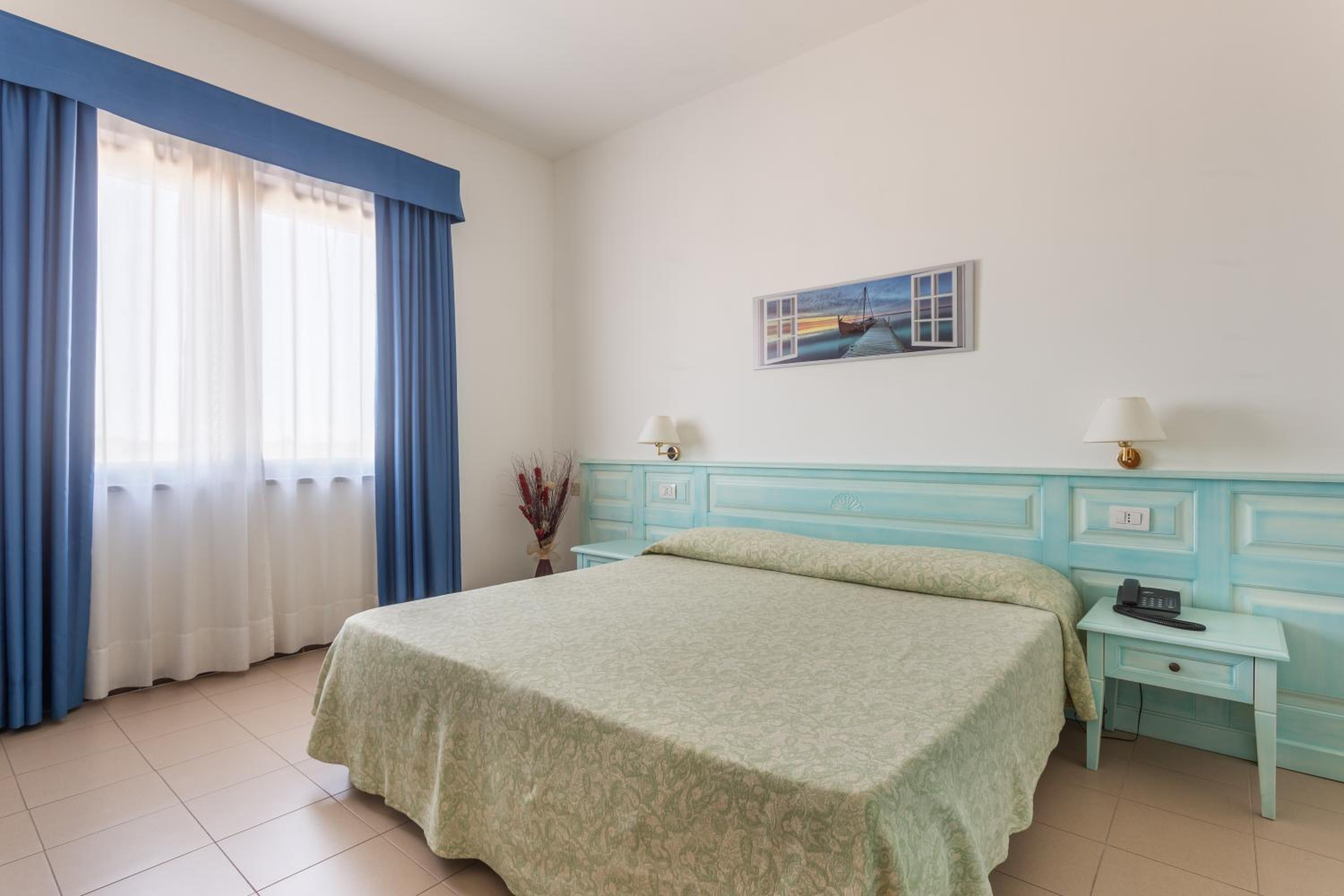 Two Connecting Double Rooms - Photo 2