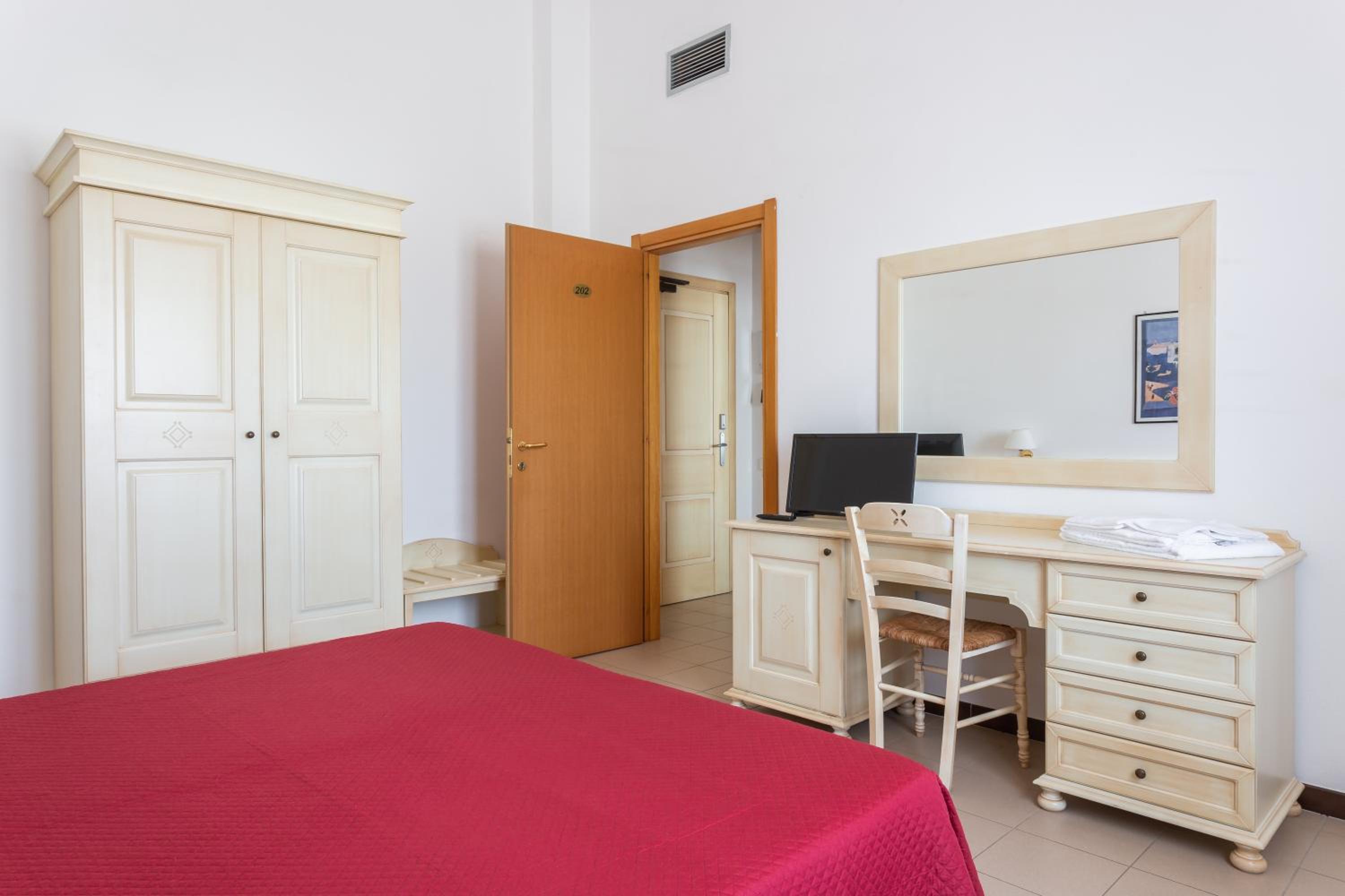 Two Connecting Double Rooms - Photo 18