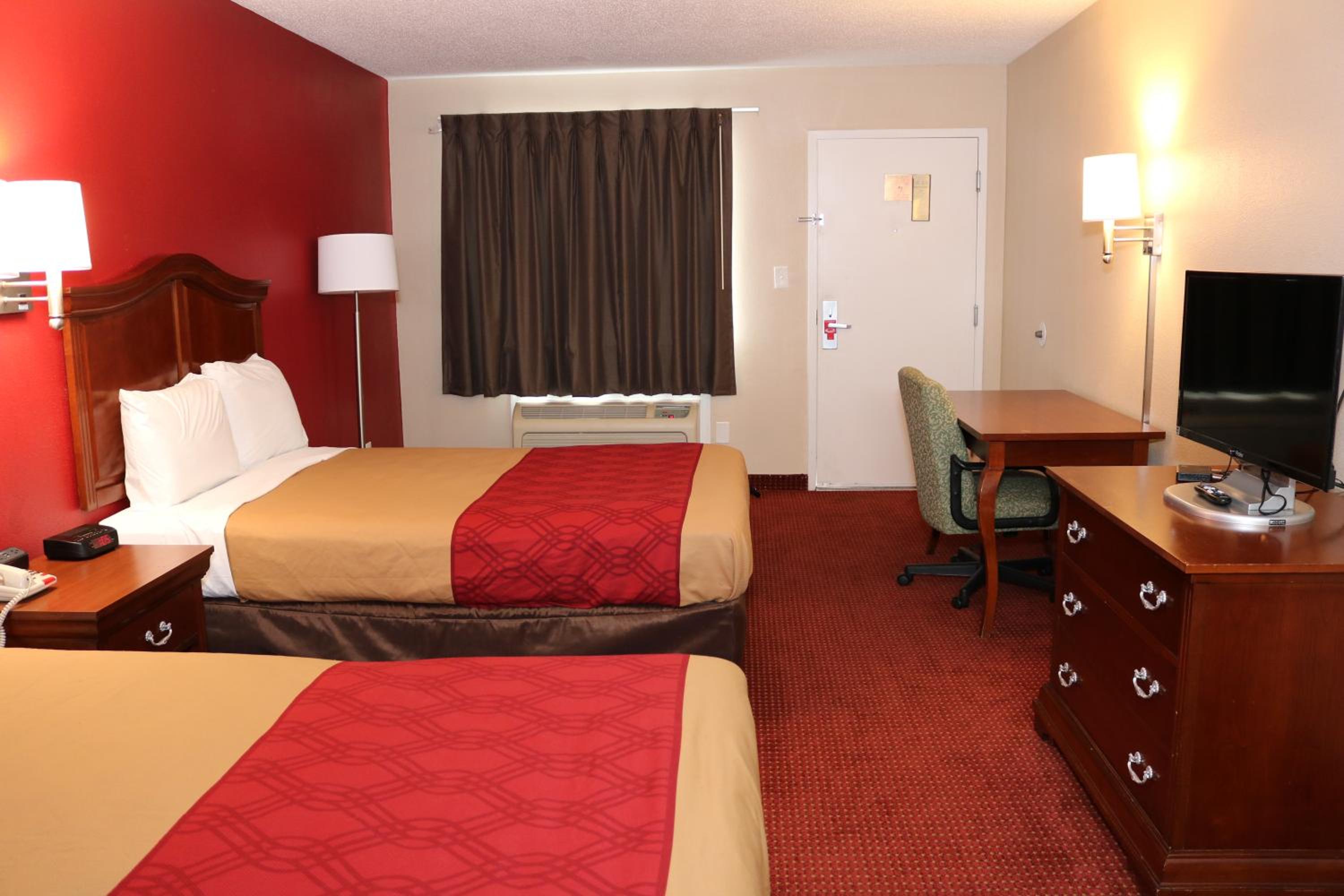 Double Room With Two Double Beds - Smoking photo 3