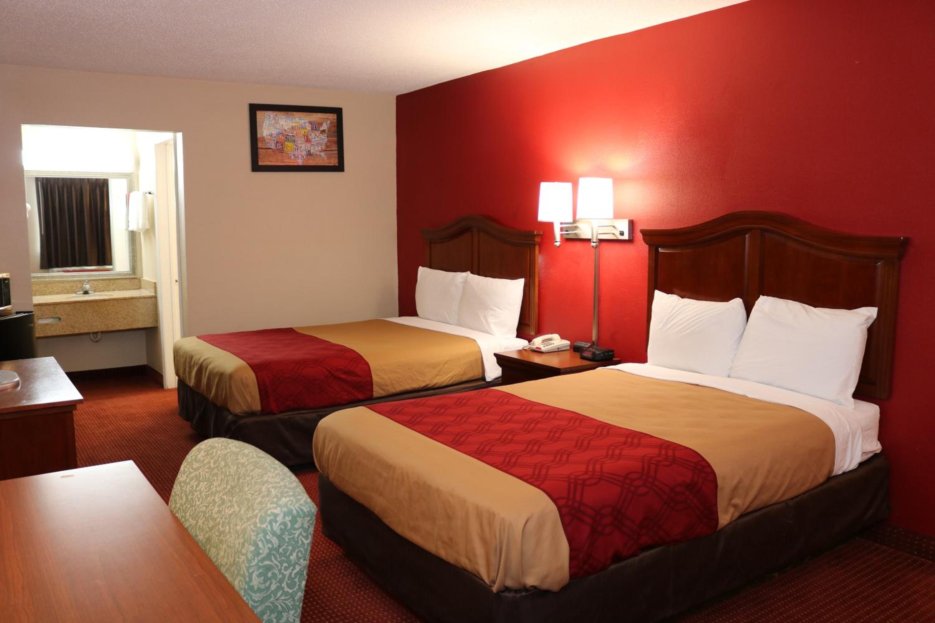Double Room With Two Double Beds - Smoking photo 1