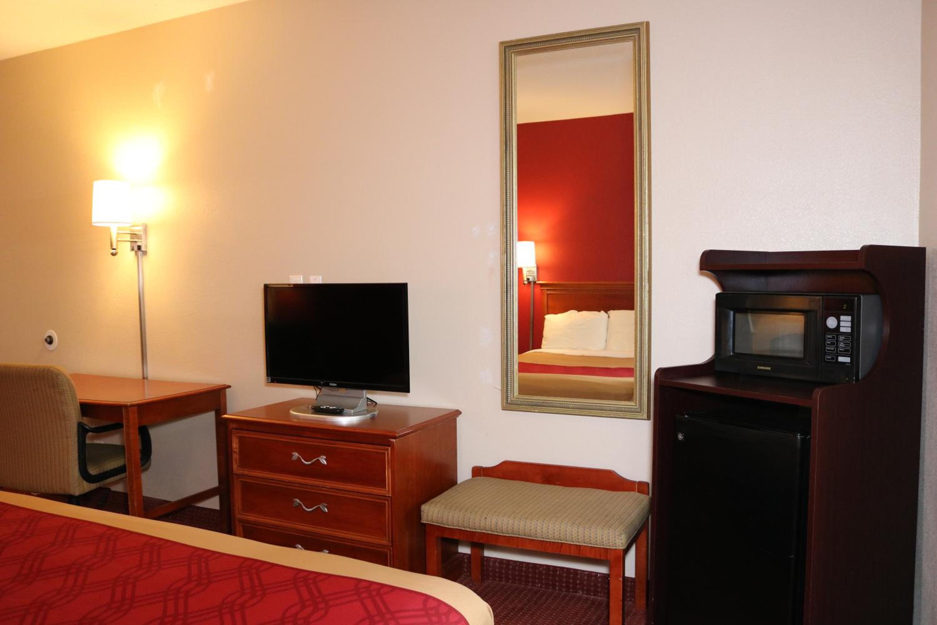 Double Room With Two Double Beds - Smoking photo 2