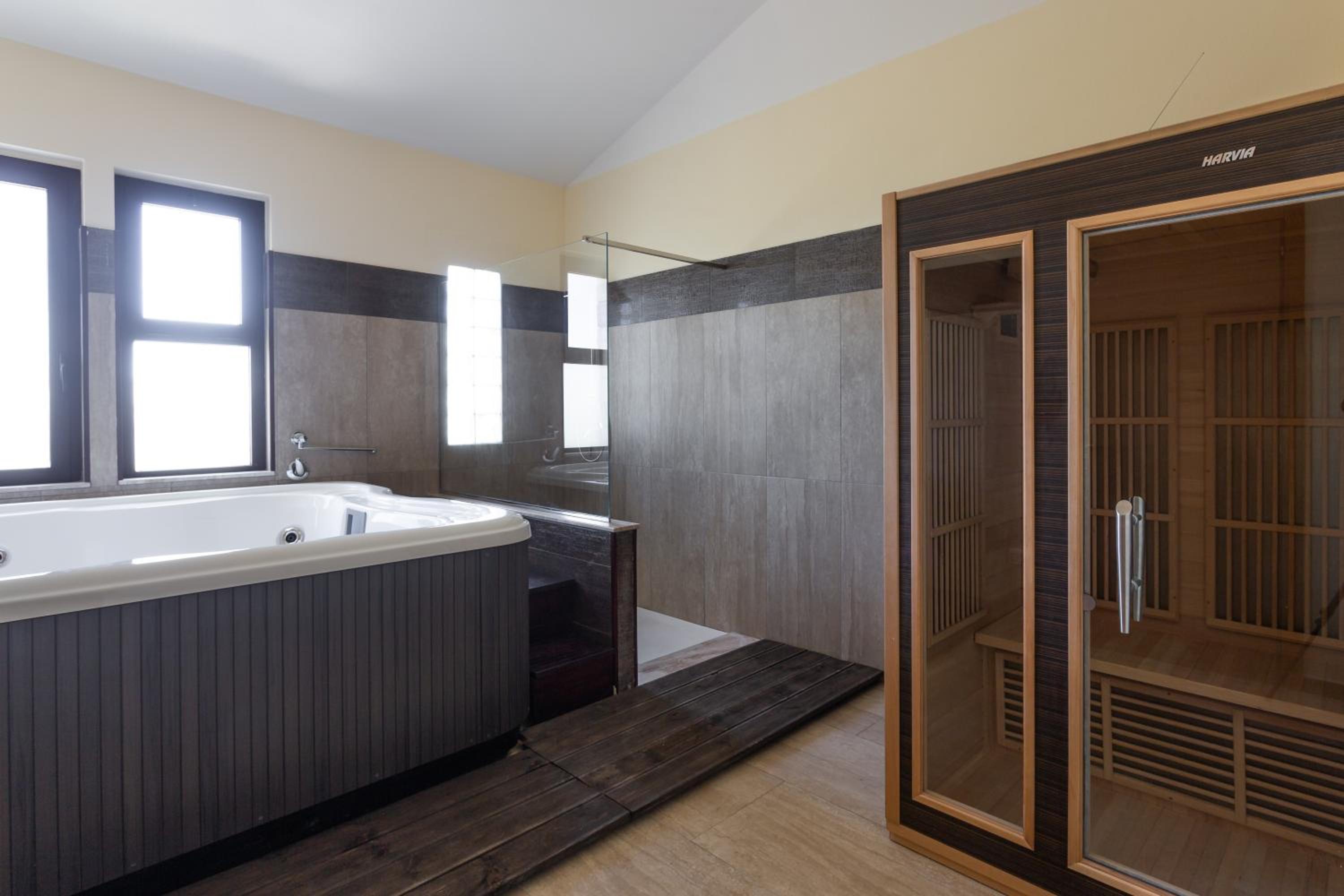 Double Room with Spa Access photo 3