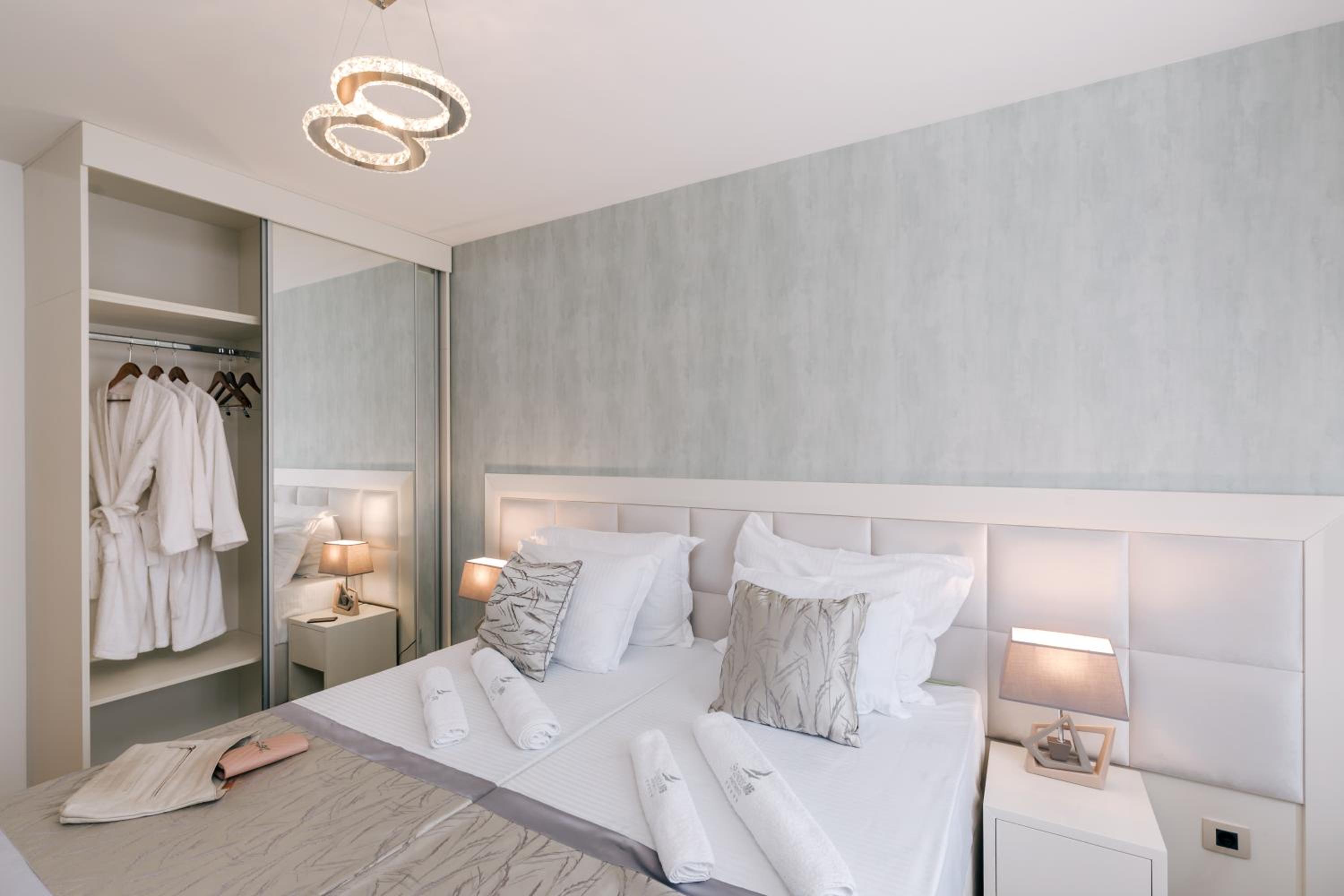 One-Bedroom Apartment - Photo 12