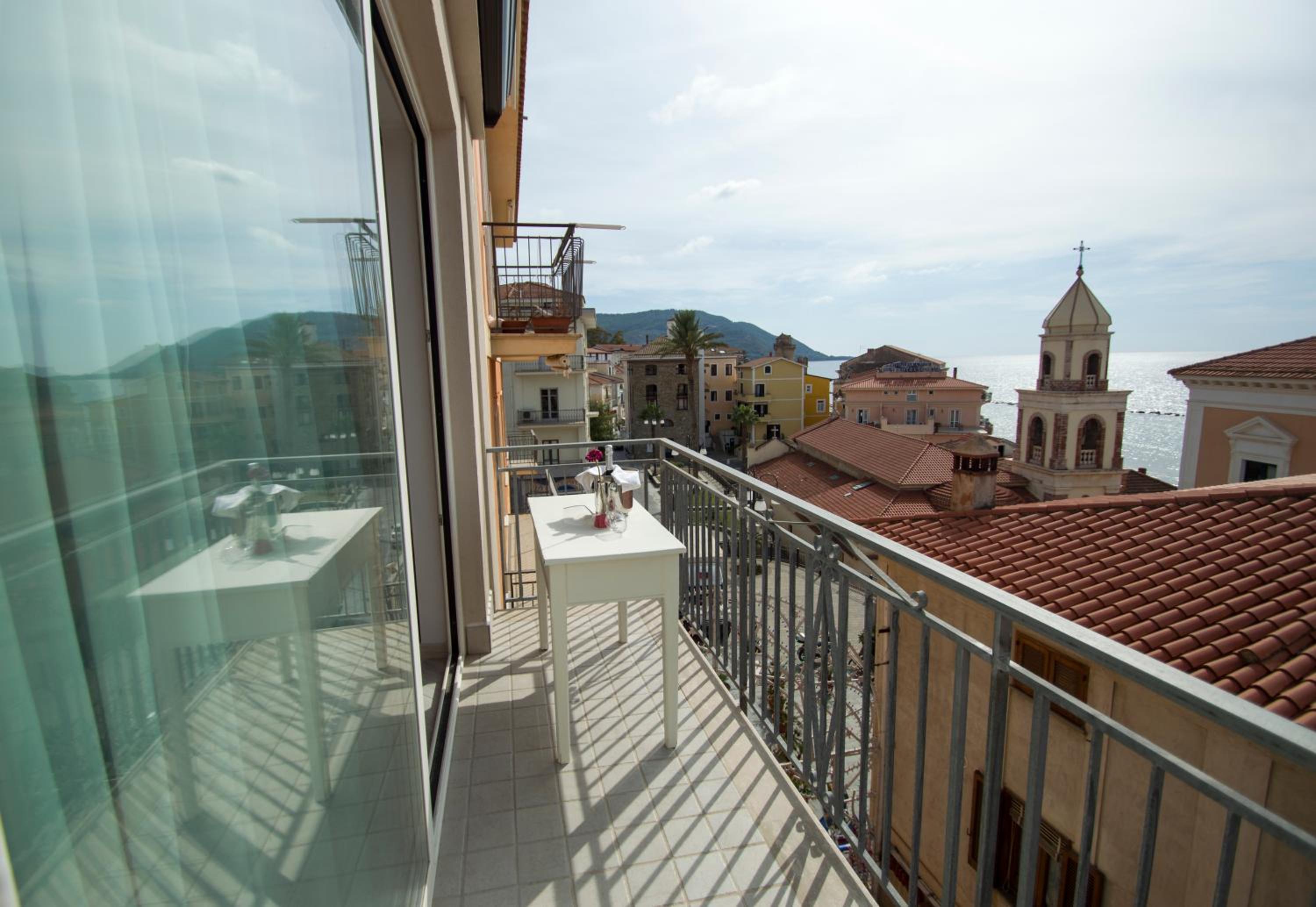 Double Room with Balcony and Sea View photo 2