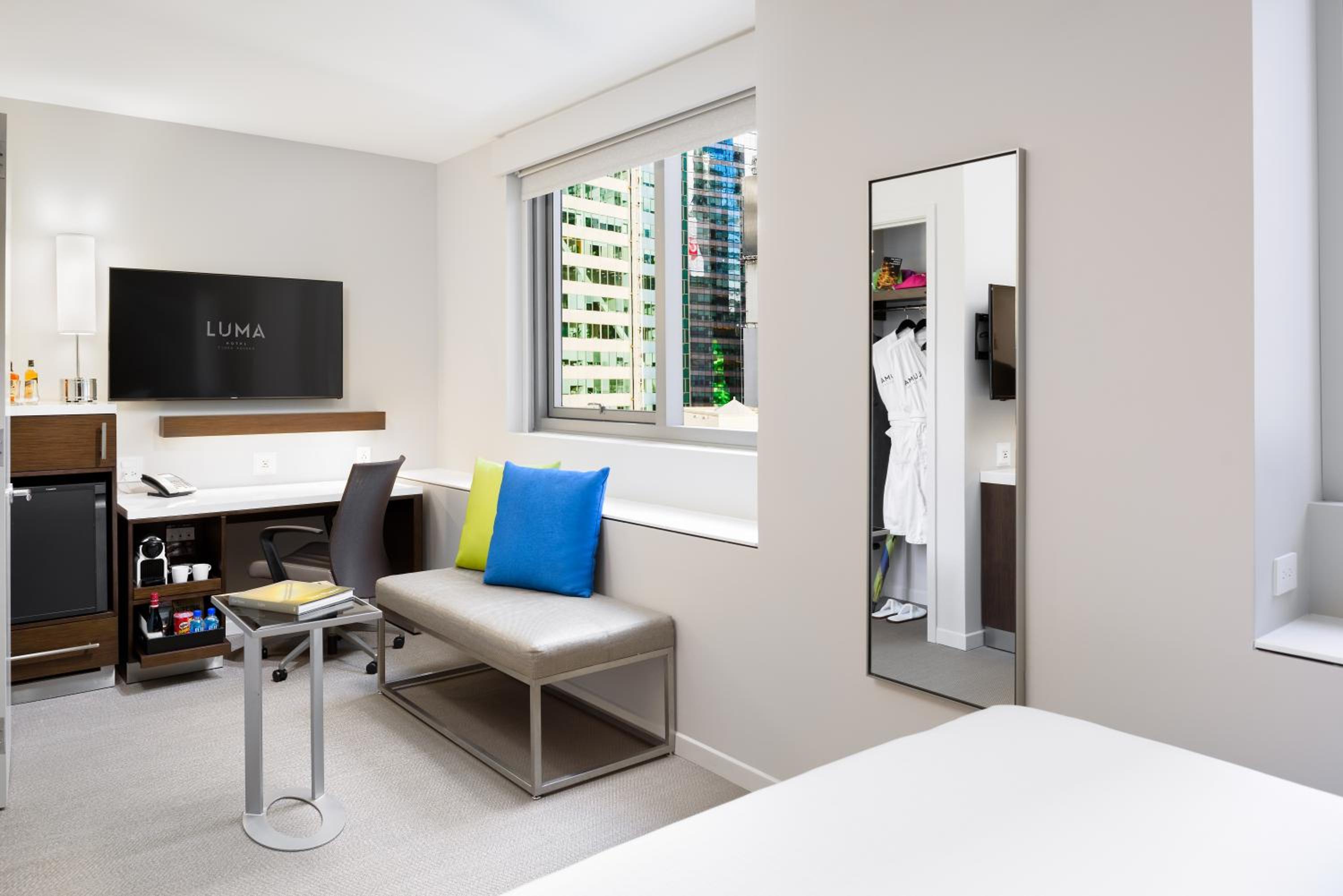 Skyline View Two Queen Beds - ADA Hearing/Visual/Bathtub - Photo 3