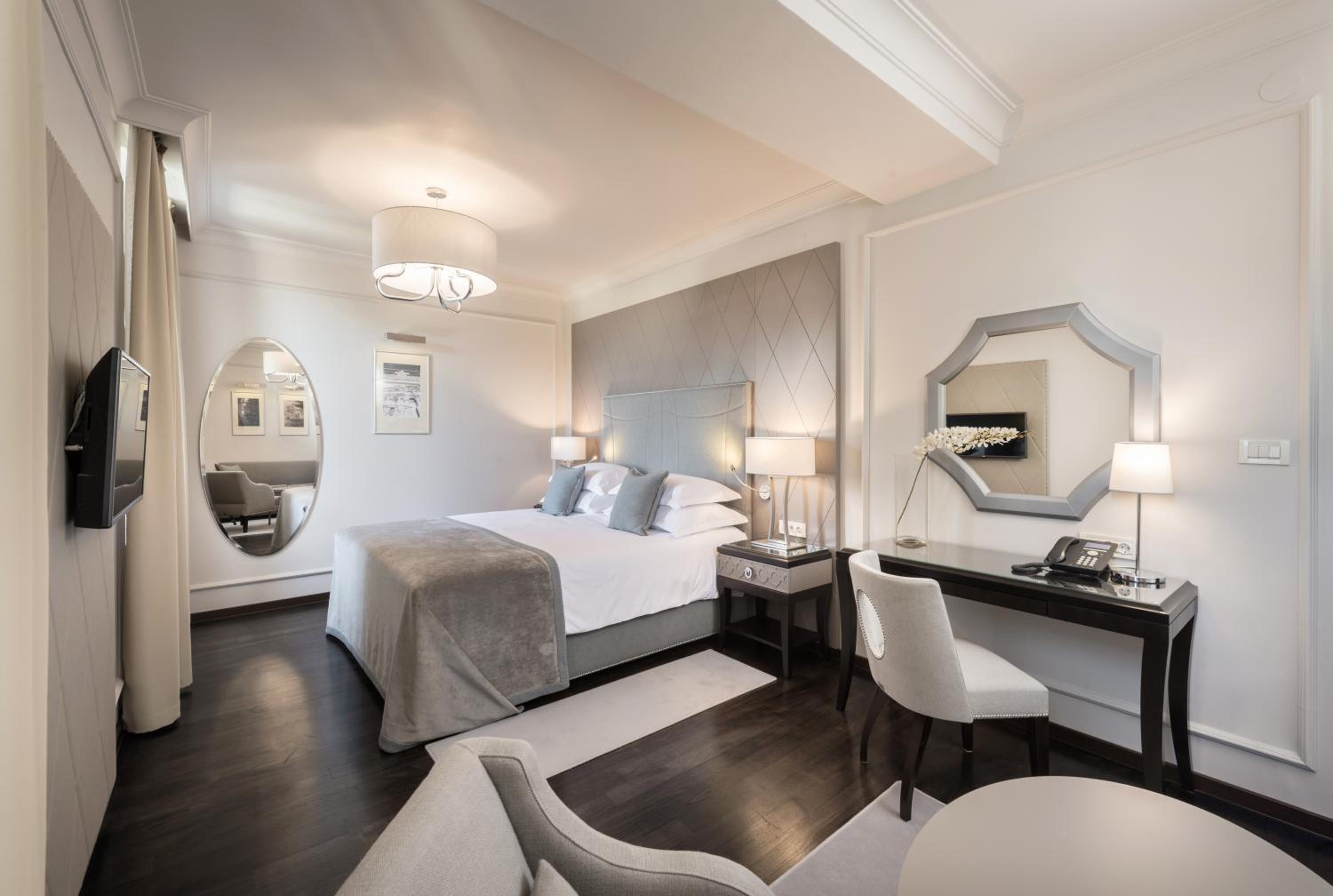 Deluxe Room - Photo 7