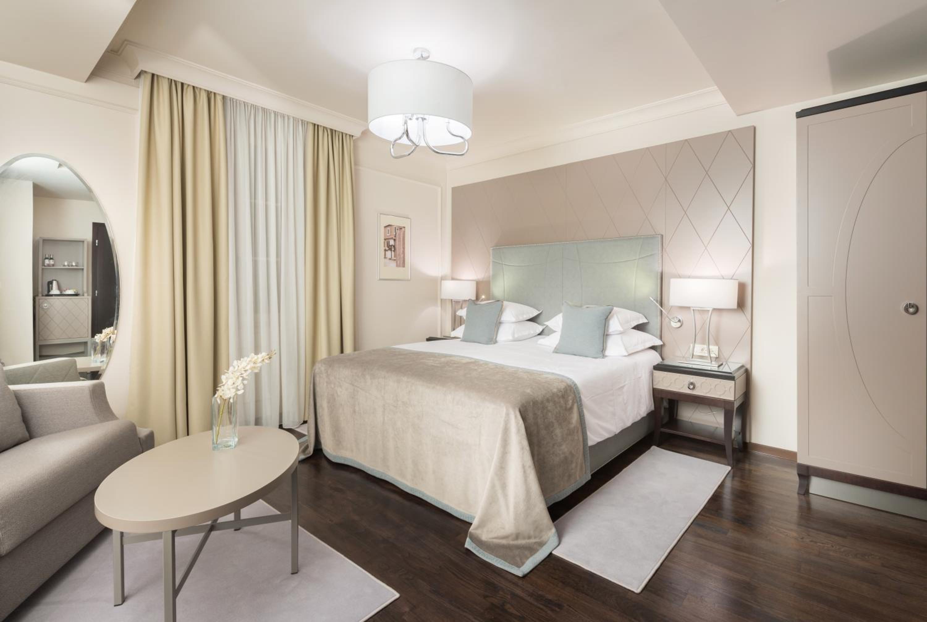 Deluxe Room - Photo 8