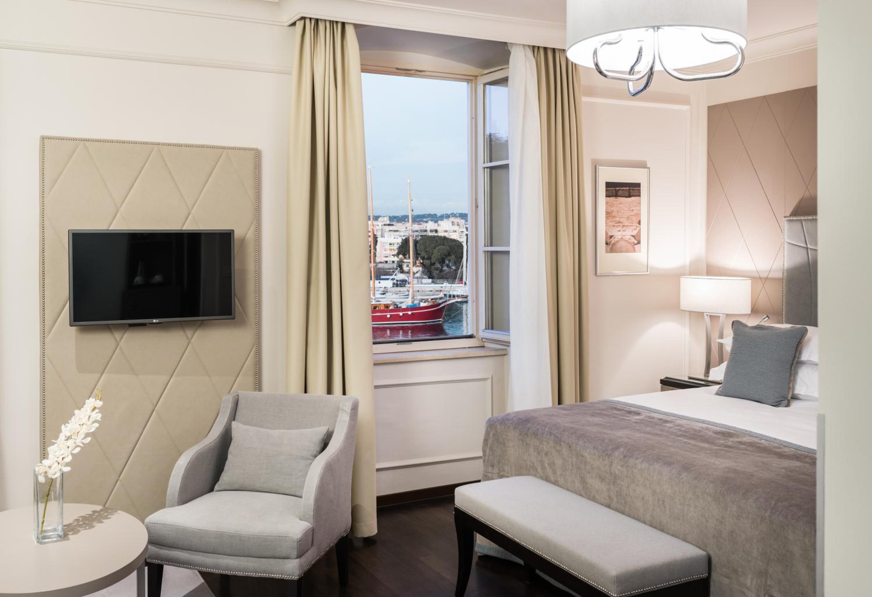 Deluxe Room - Photo 3