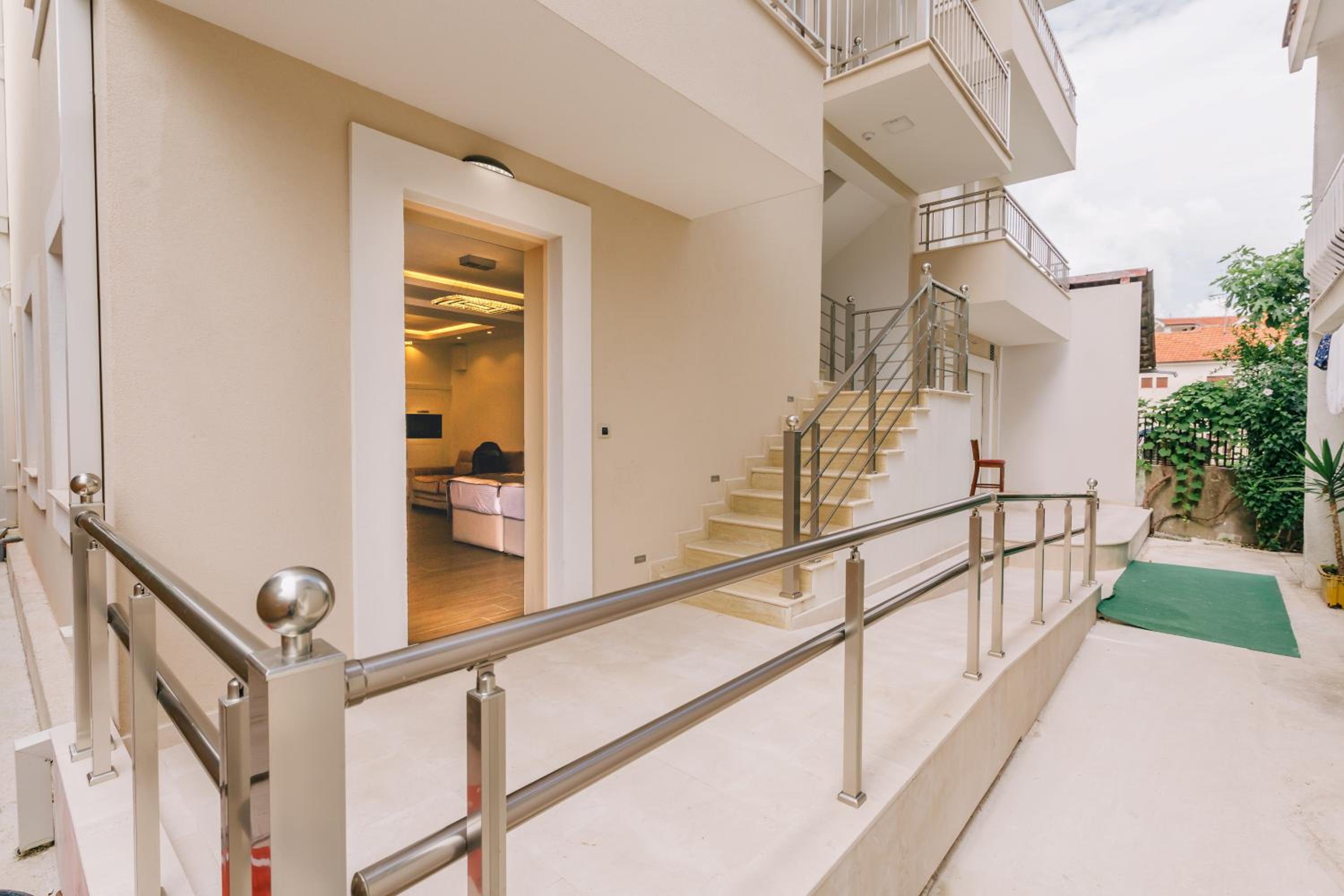 Apartment - Disability Access - Photo 2