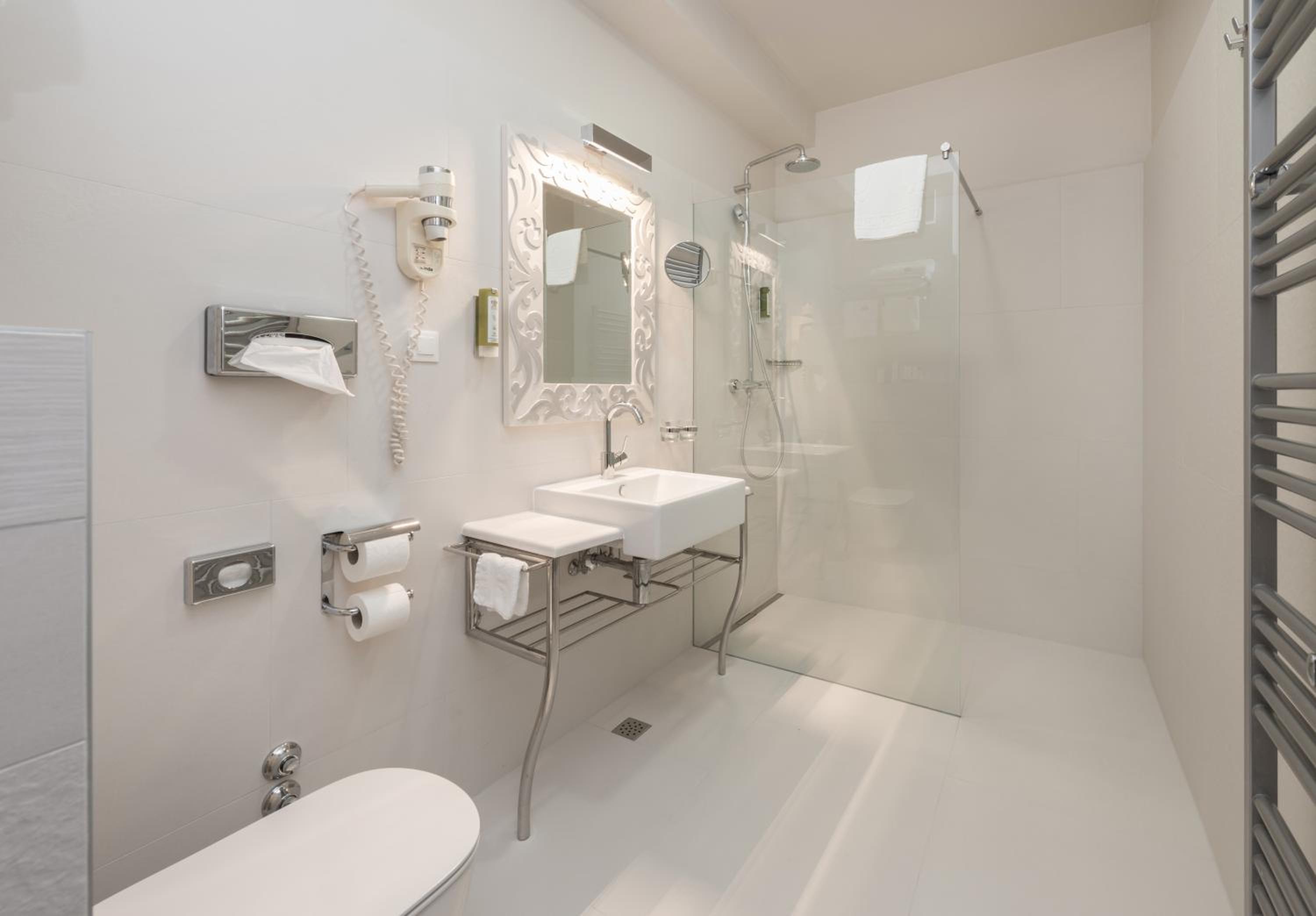 Suite - Photo 3