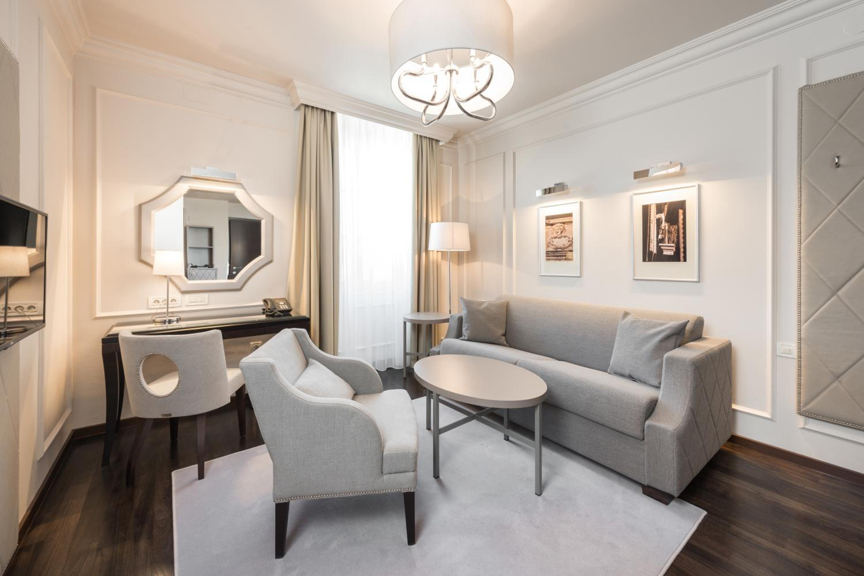 Suite - Photo 4