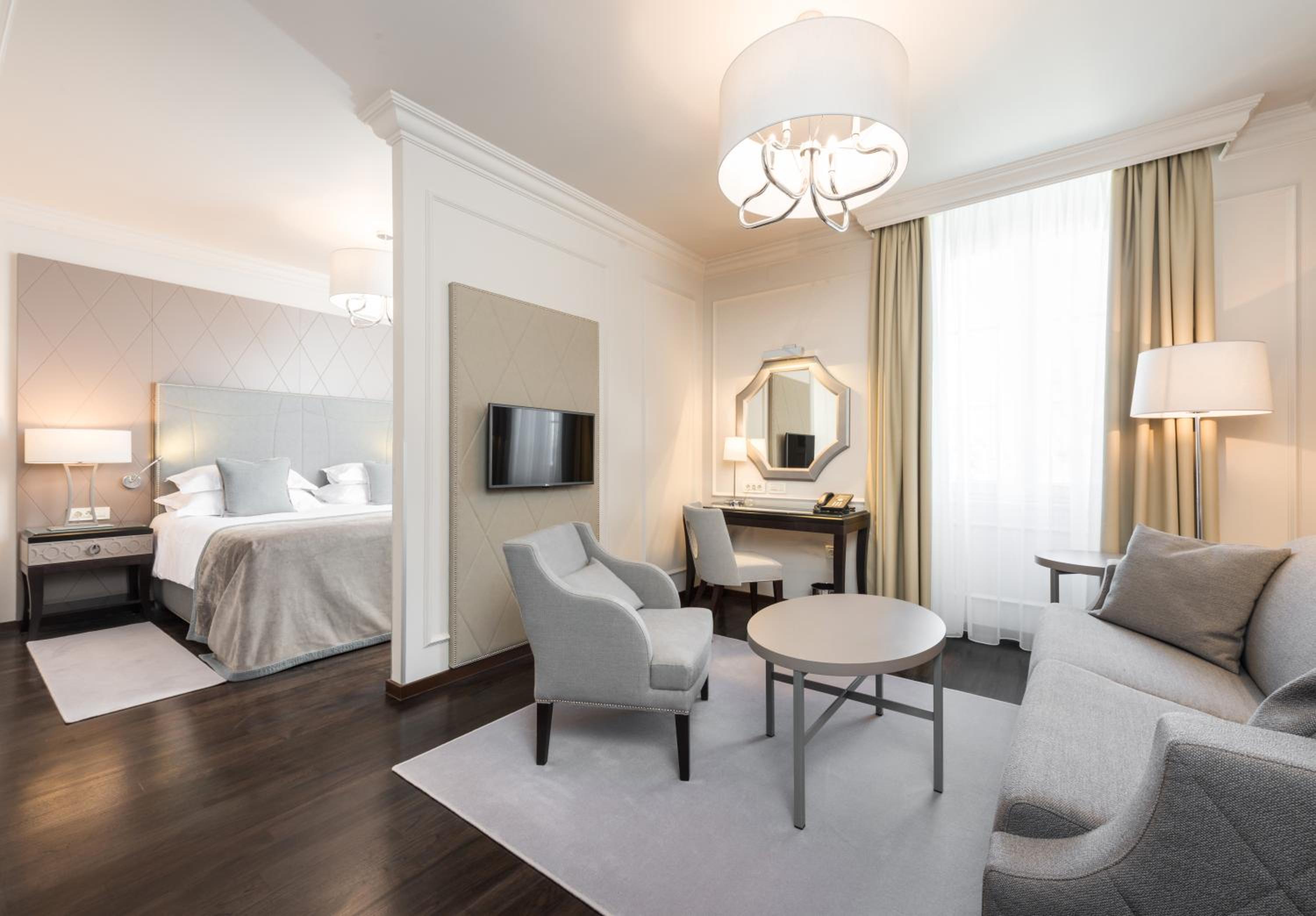 Suite - Photo 5