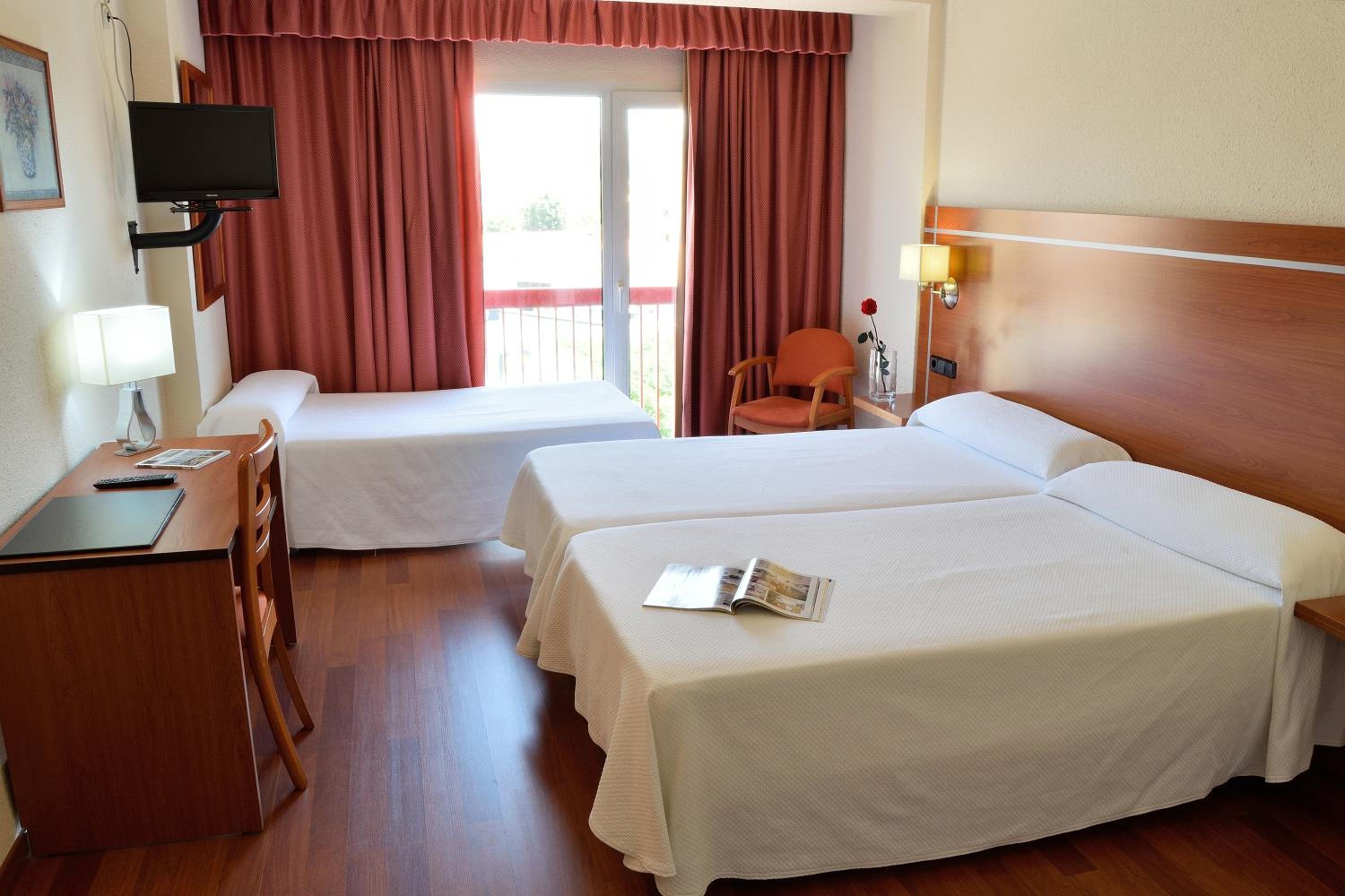 Standard Triple Room - Photo 1