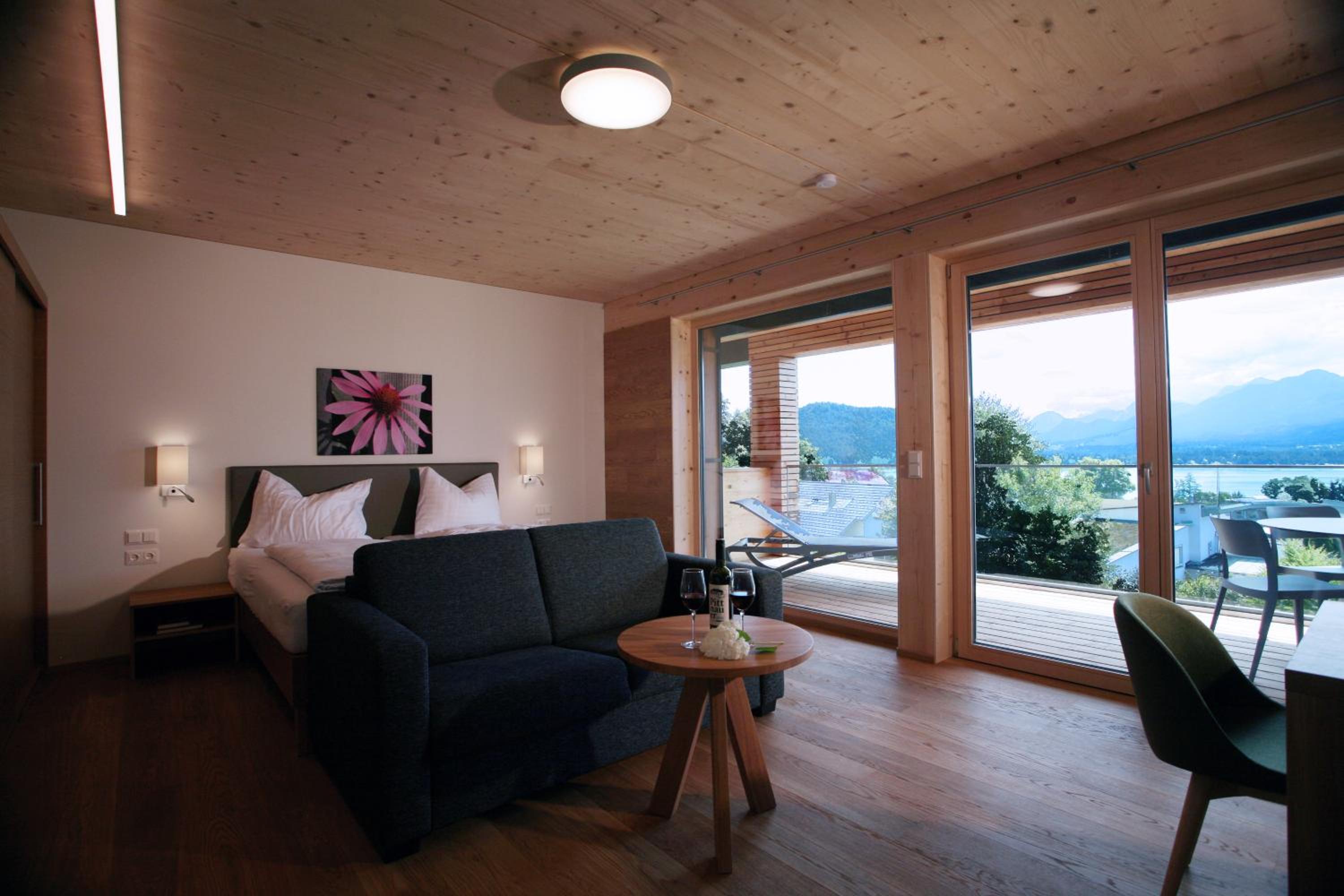 Apartment with Lake View photo 3