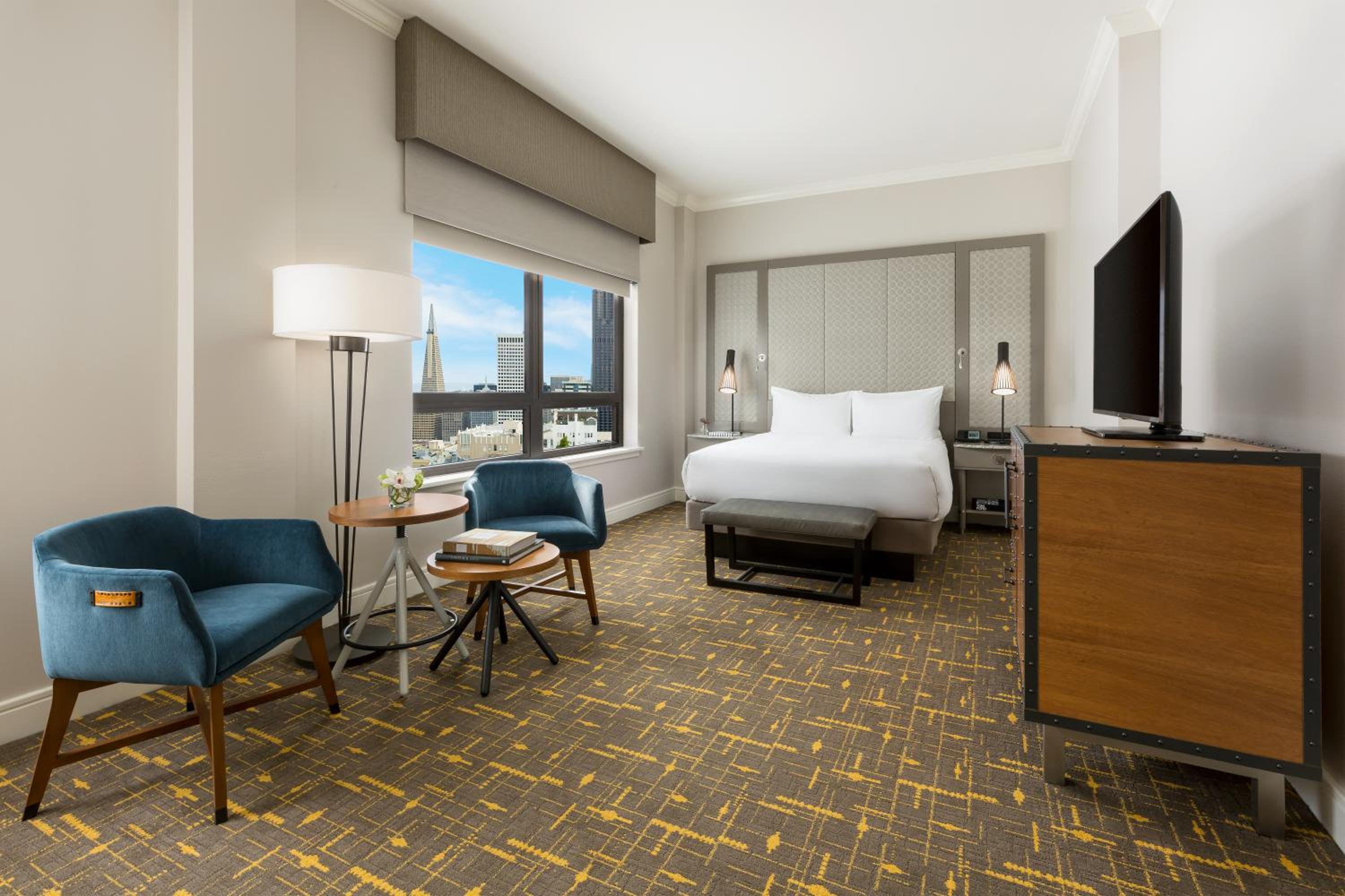 Premier Queen Room with Skyline View
