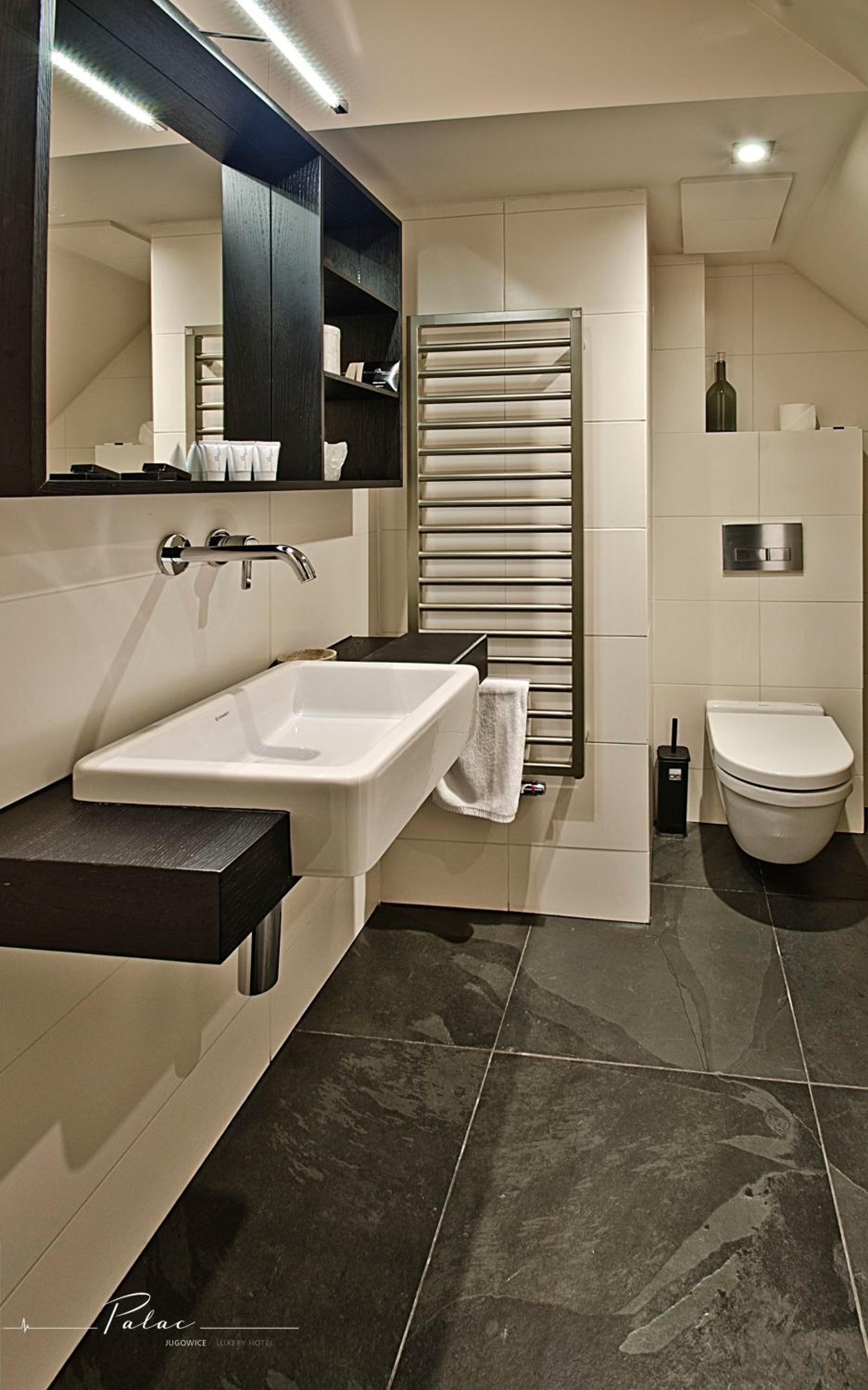 Deluxe Double or Twin Room - Photo 6