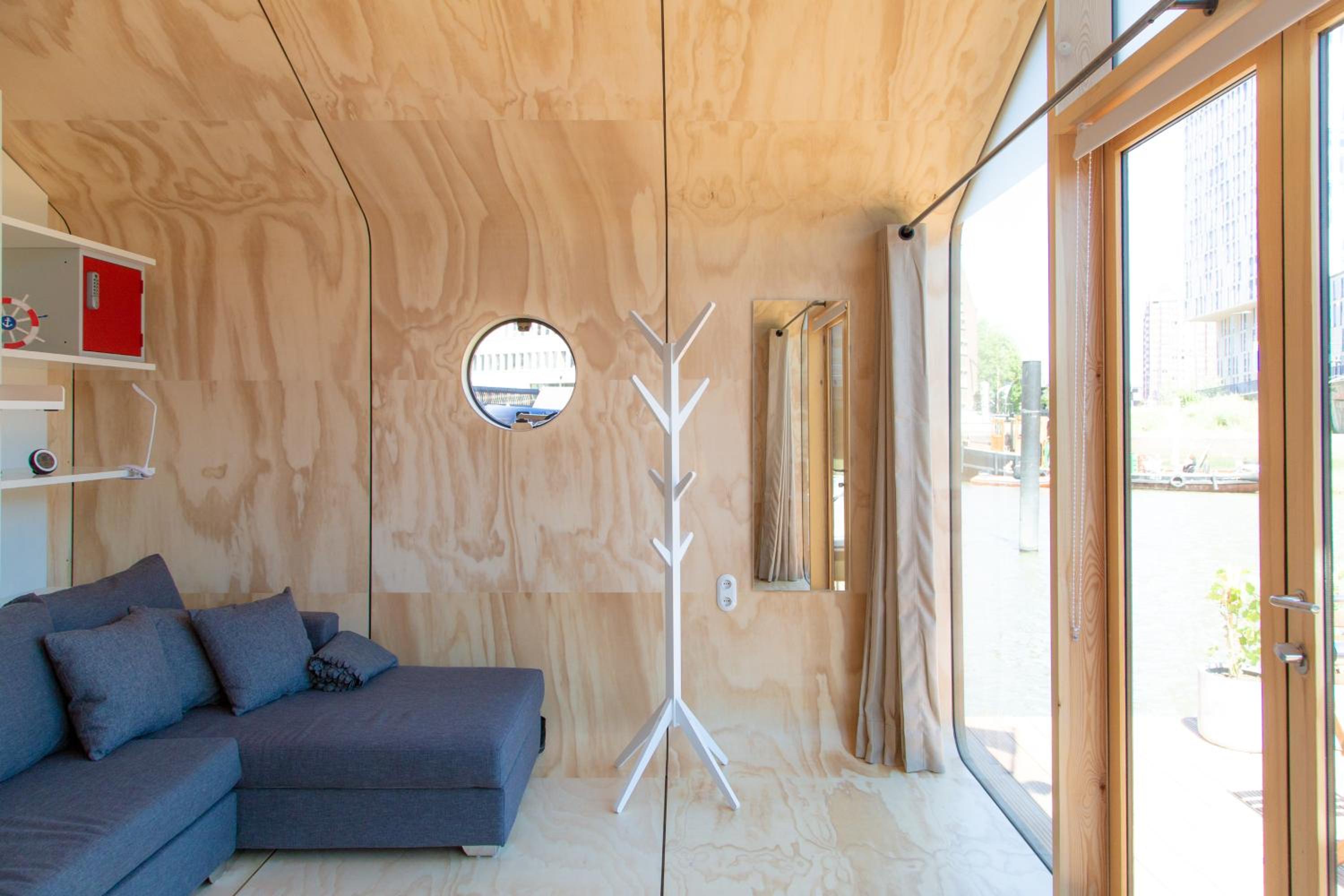 House Boat with Spa - Photo 25