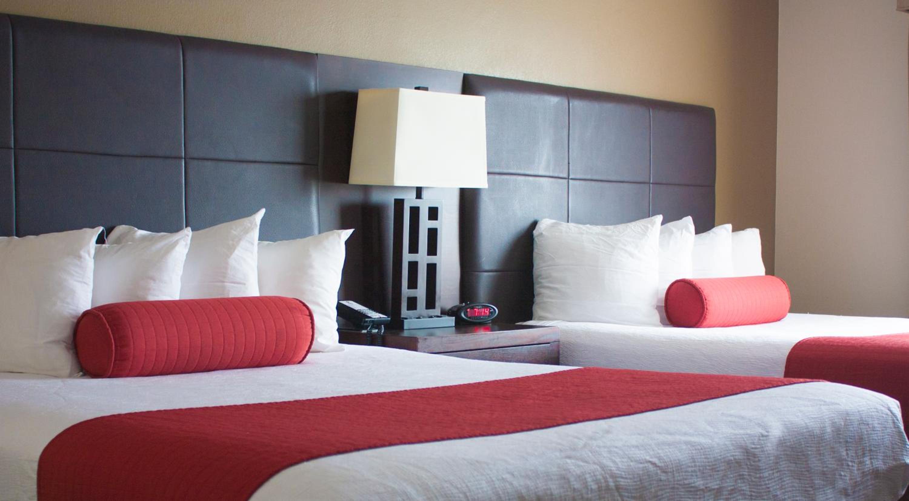 Standard Queen Room with Two Queen Beds - Non Smoking  - Photo 4