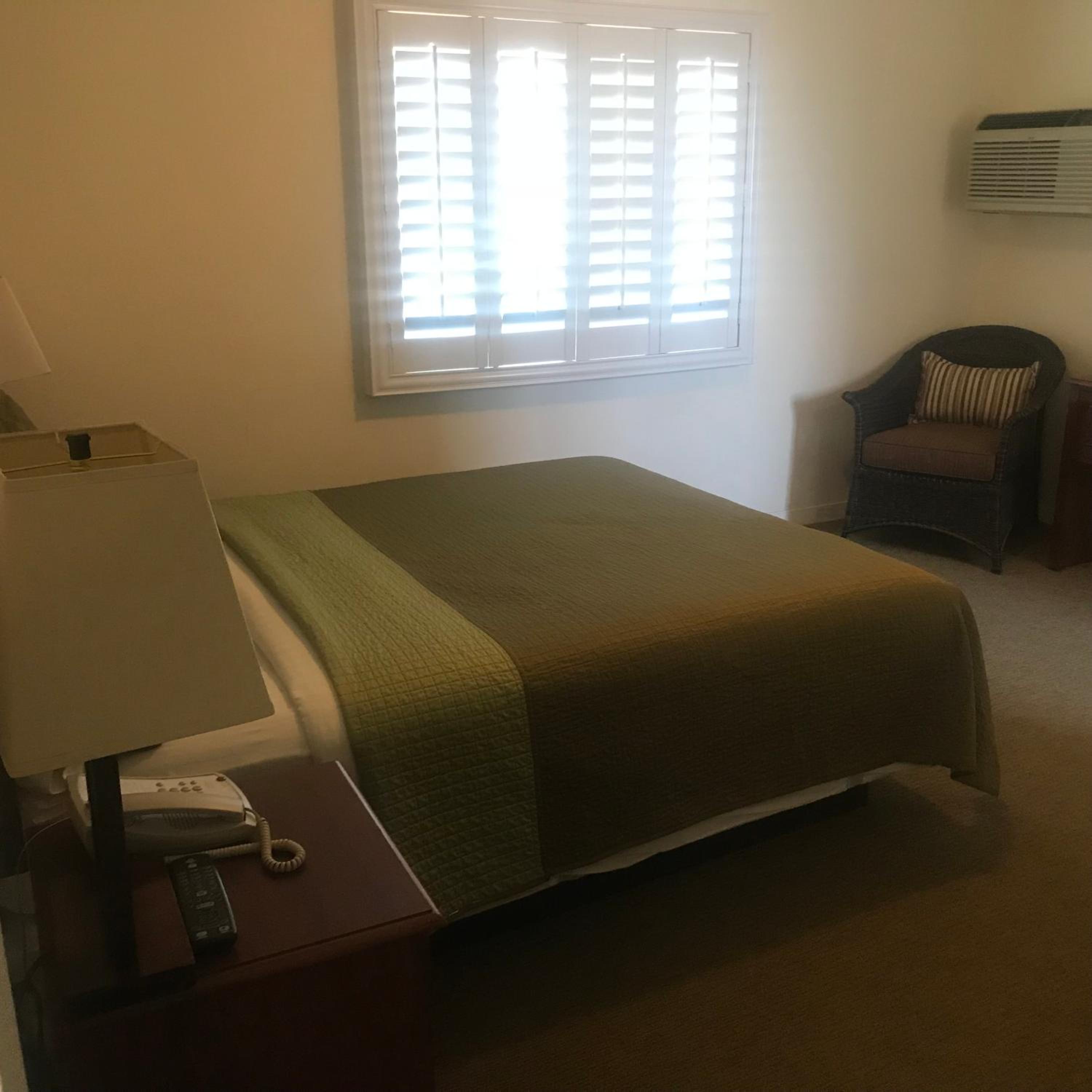 Queen Room with Garden View - Photo 3