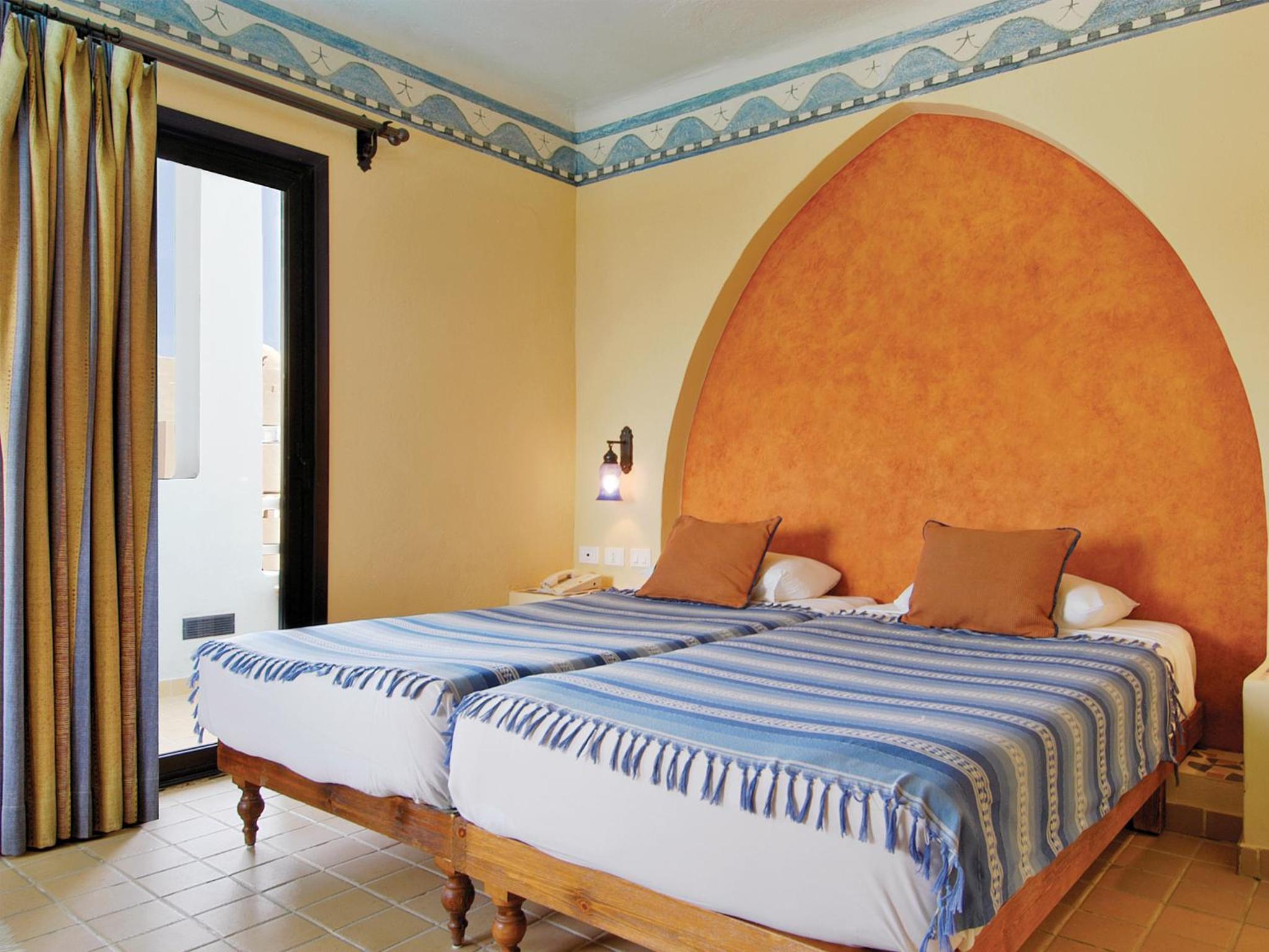 Standard Double or Twin Room with Garden View - Photo 4