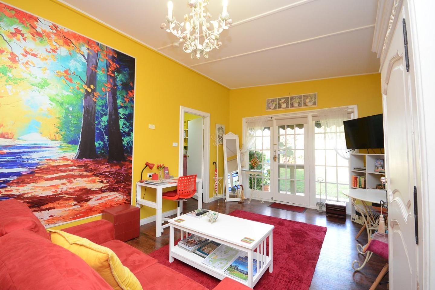Garden One-Bedroom Apartment 