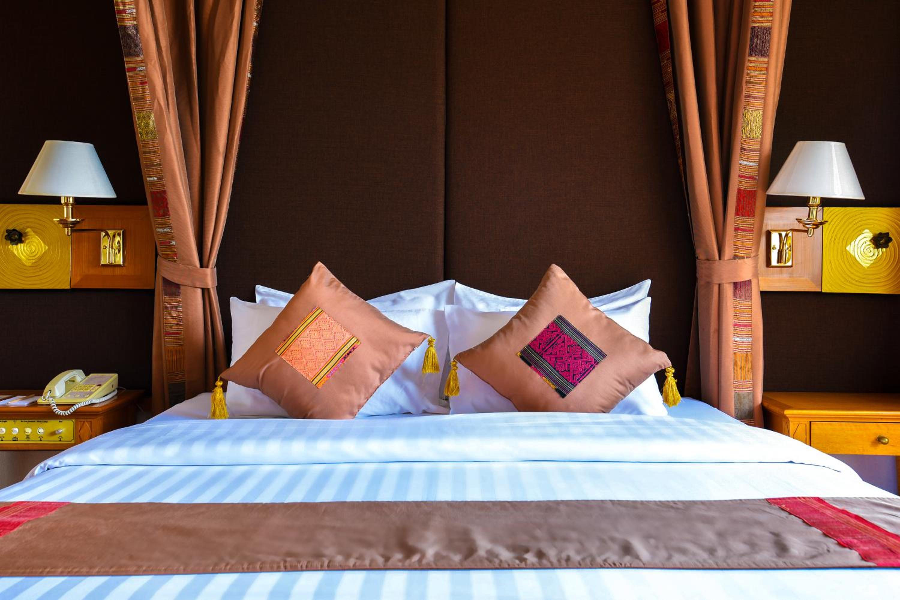 Deluxe Double Room with Balcony Pool View - Photo 7