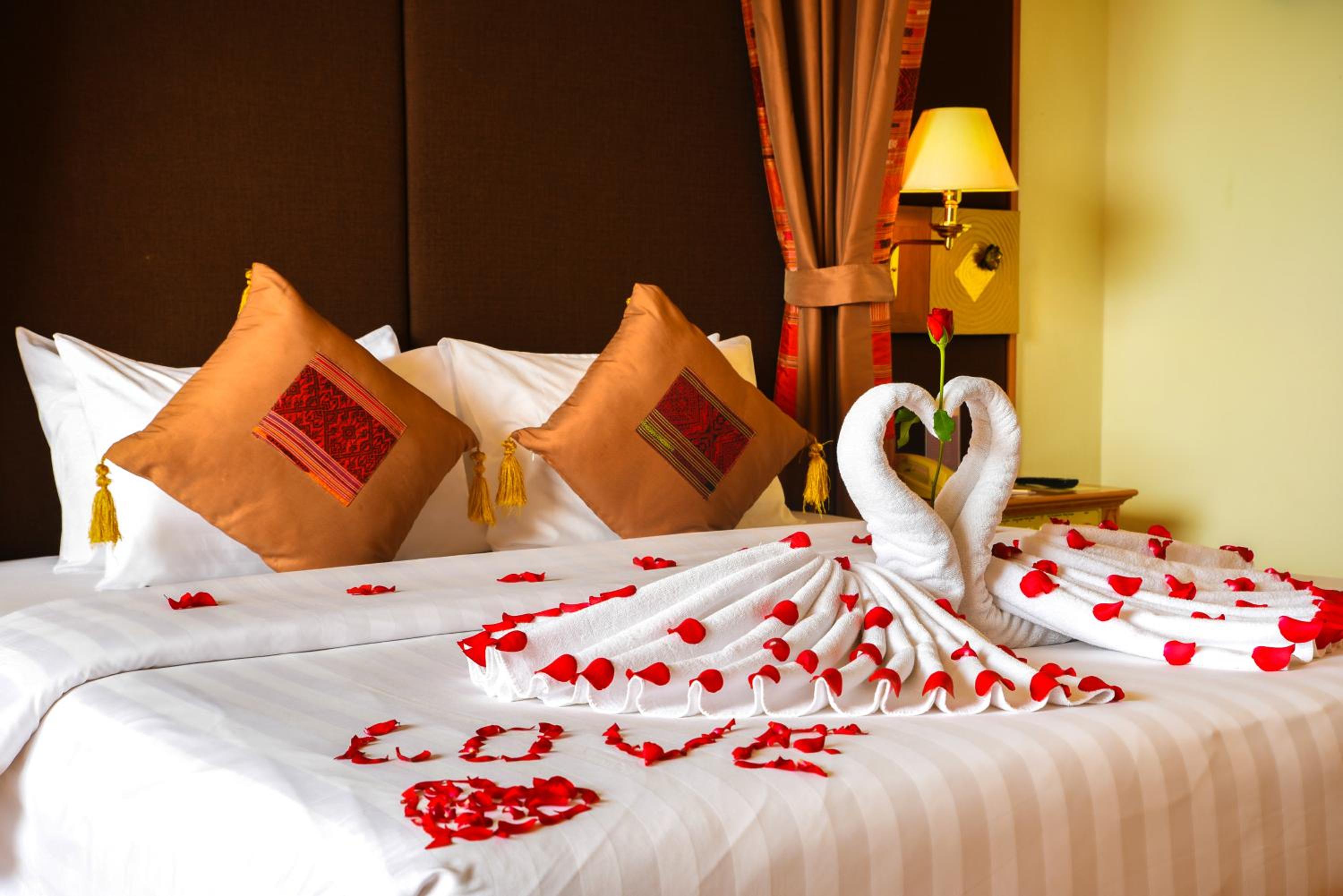 Deluxe Double Room with Balcony Pool View - Photo 4
