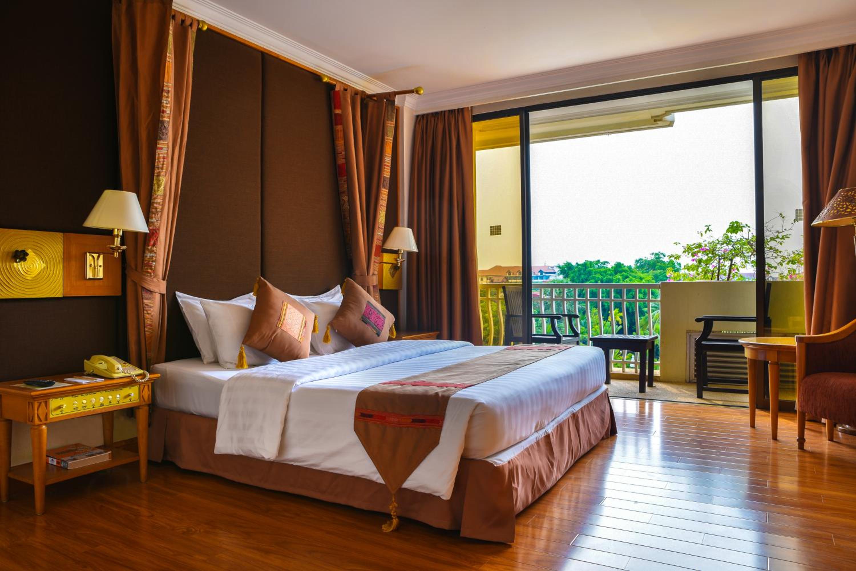 Deluxe Double Room with Balcony Pool View - Photo 6