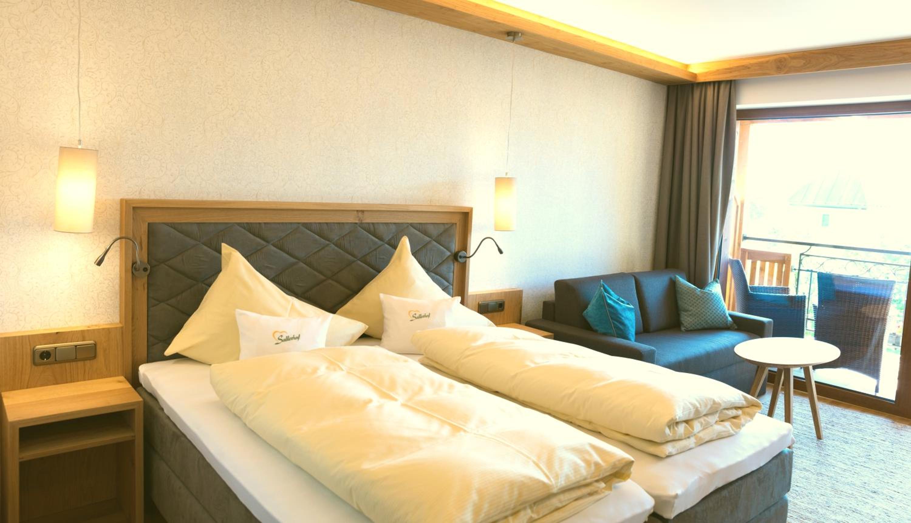 Premium Double Room with Balcony - Photo 2