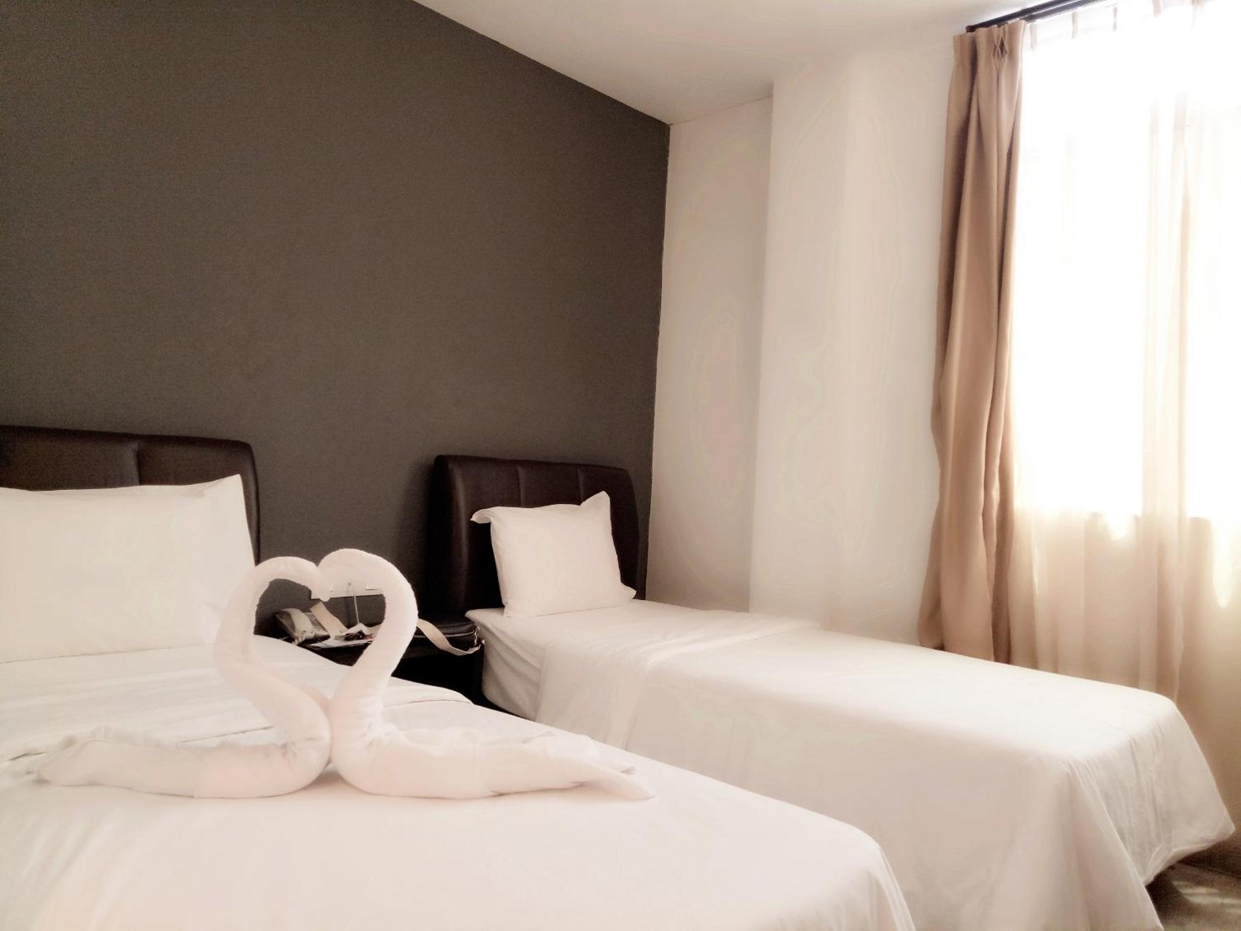 Deluxe Twin Room - Photo 3