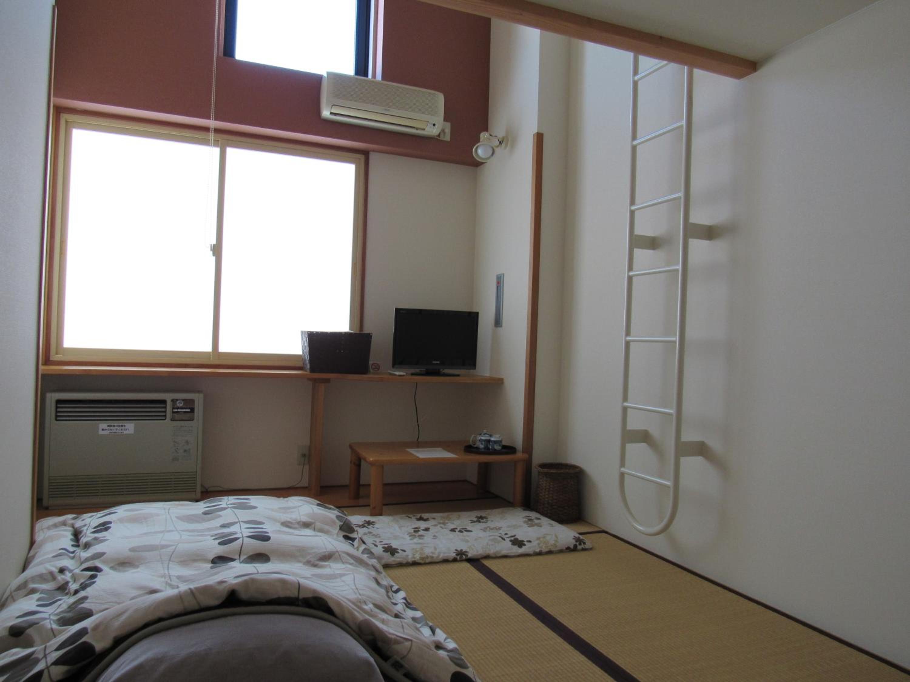 Triple Room with Shared Bathroom photo 2