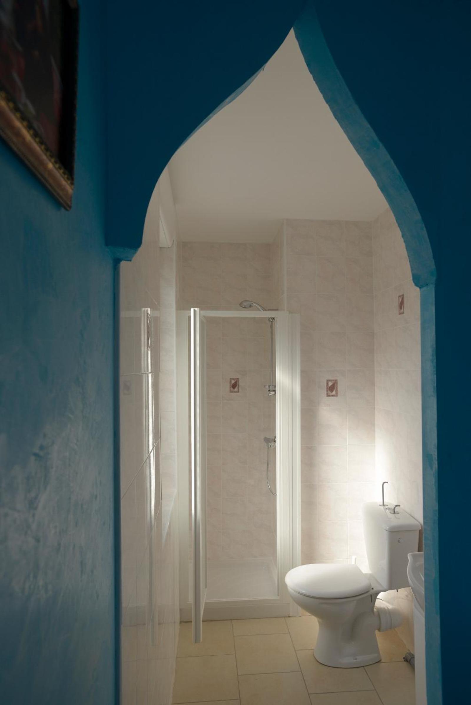 Double Room - Photo 6