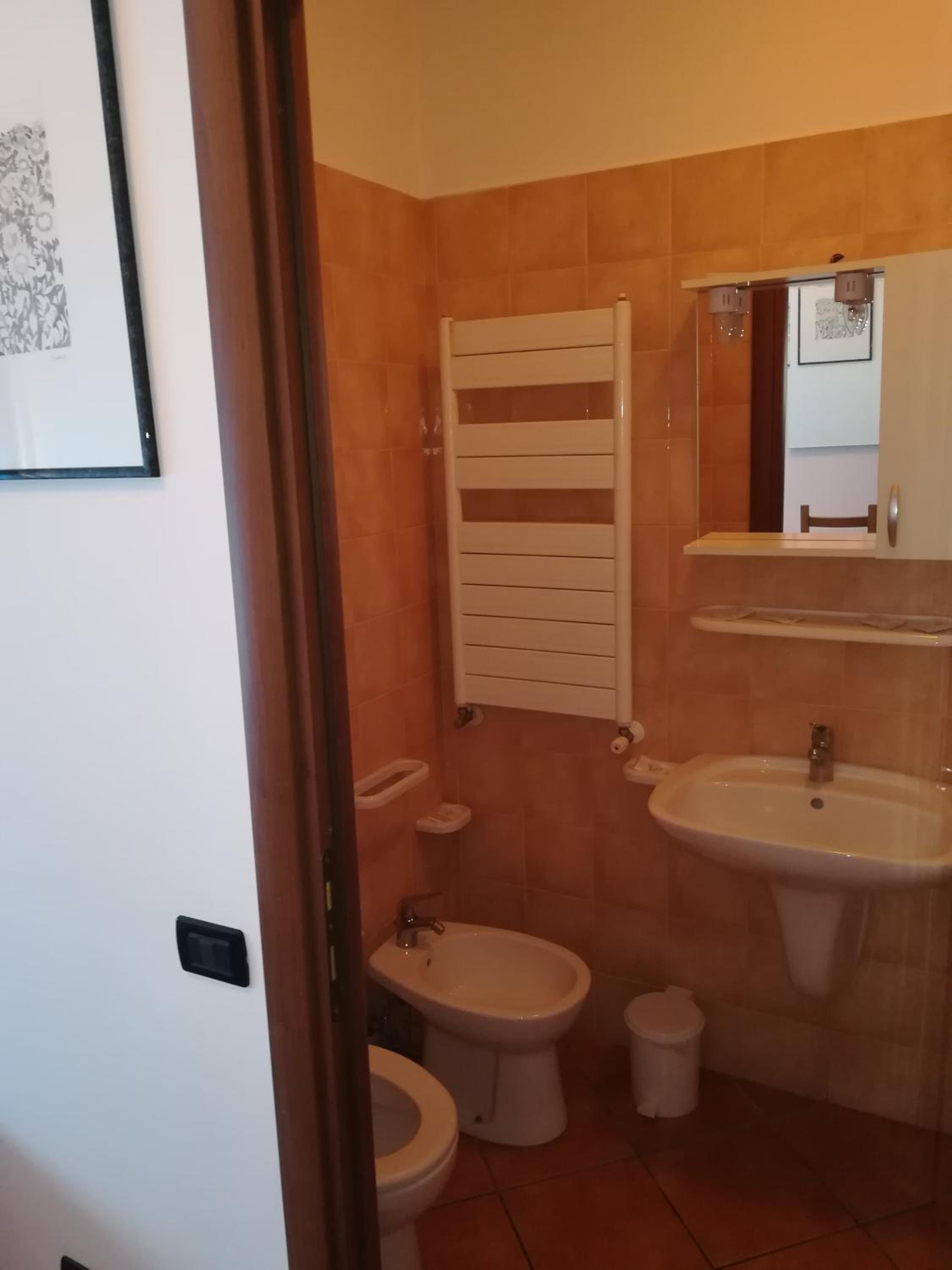 Small Double Room - Photo 4