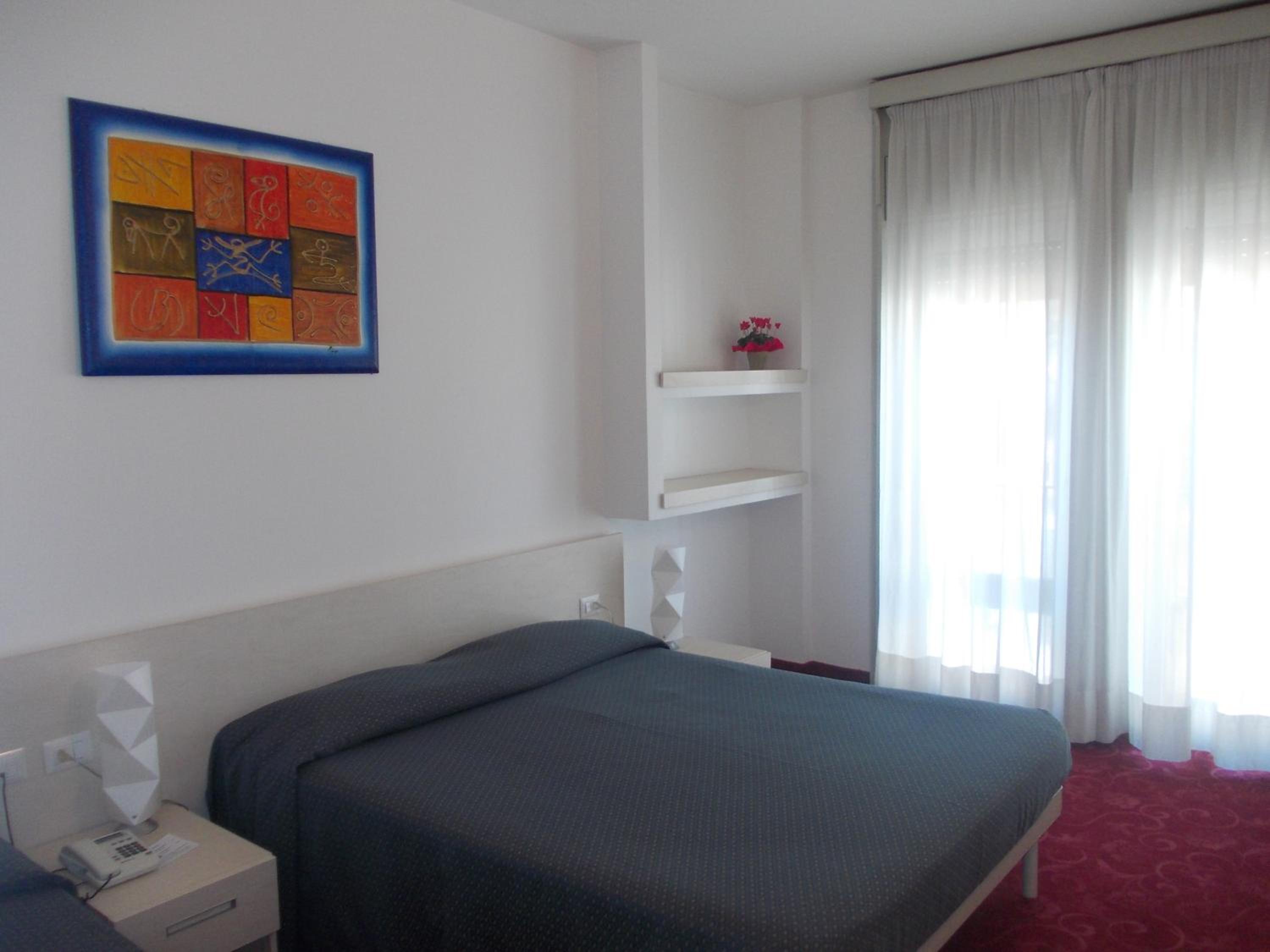 Double or Twin Room with Lake View - Photo 1