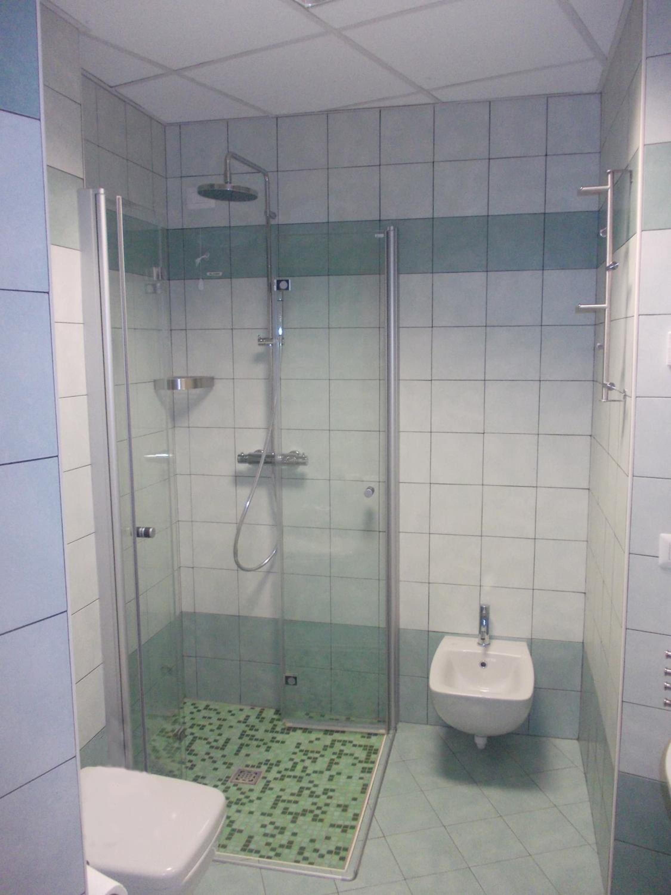 Double or Twin Room with City View - Photo 4