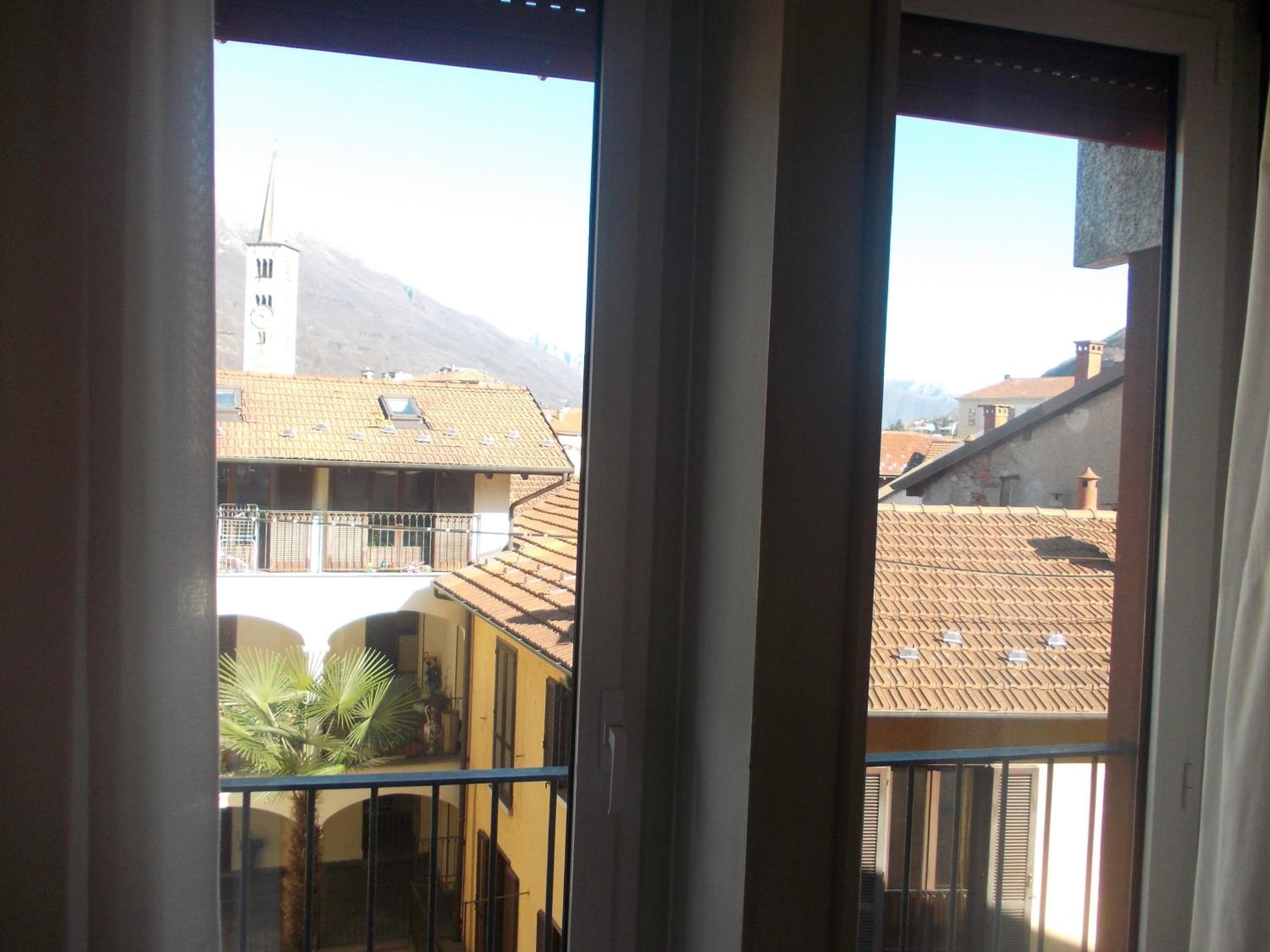 Double or Twin Room with City View - Photo 5