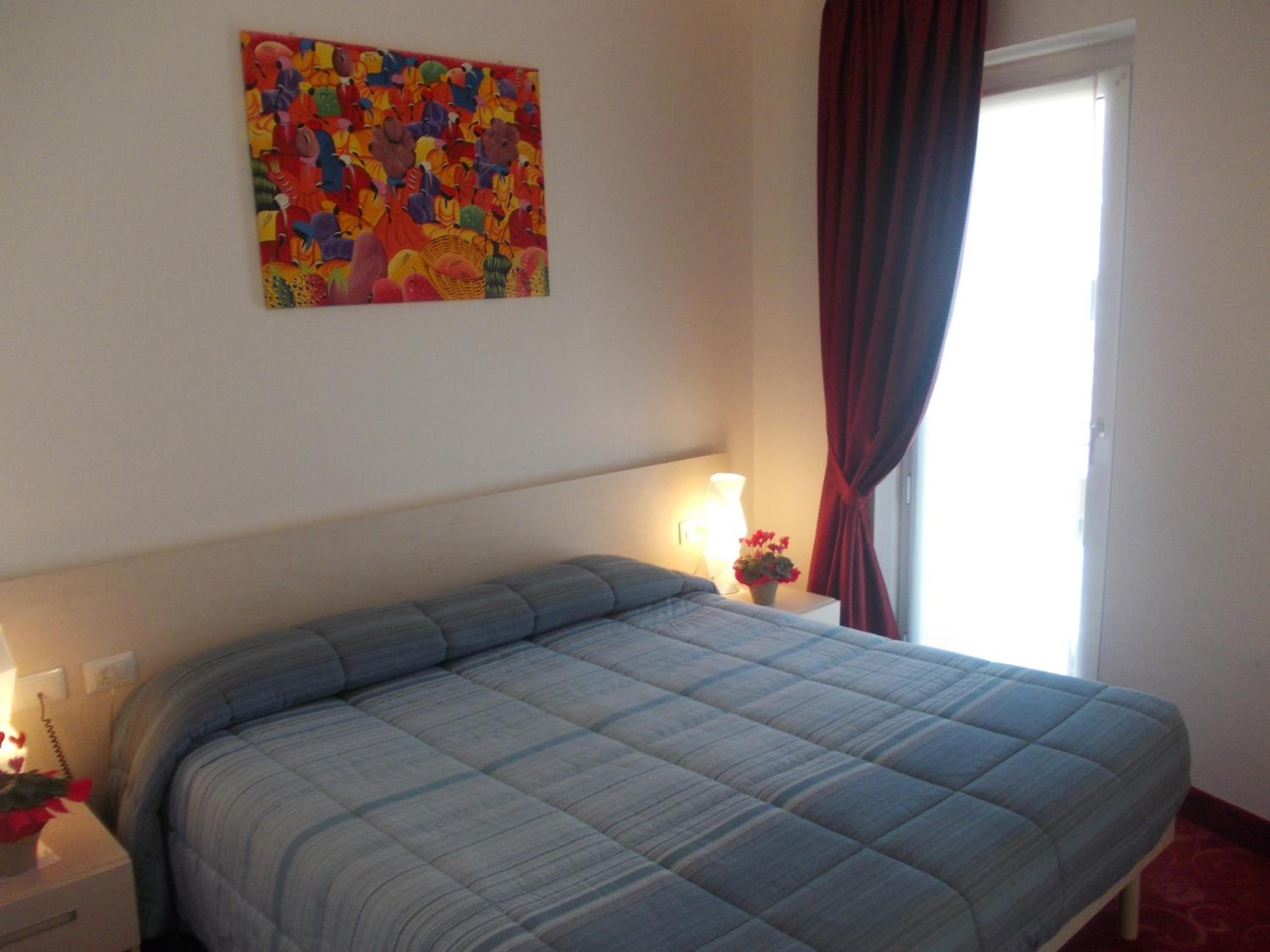 Double or Twin Room with City View - Photo 1