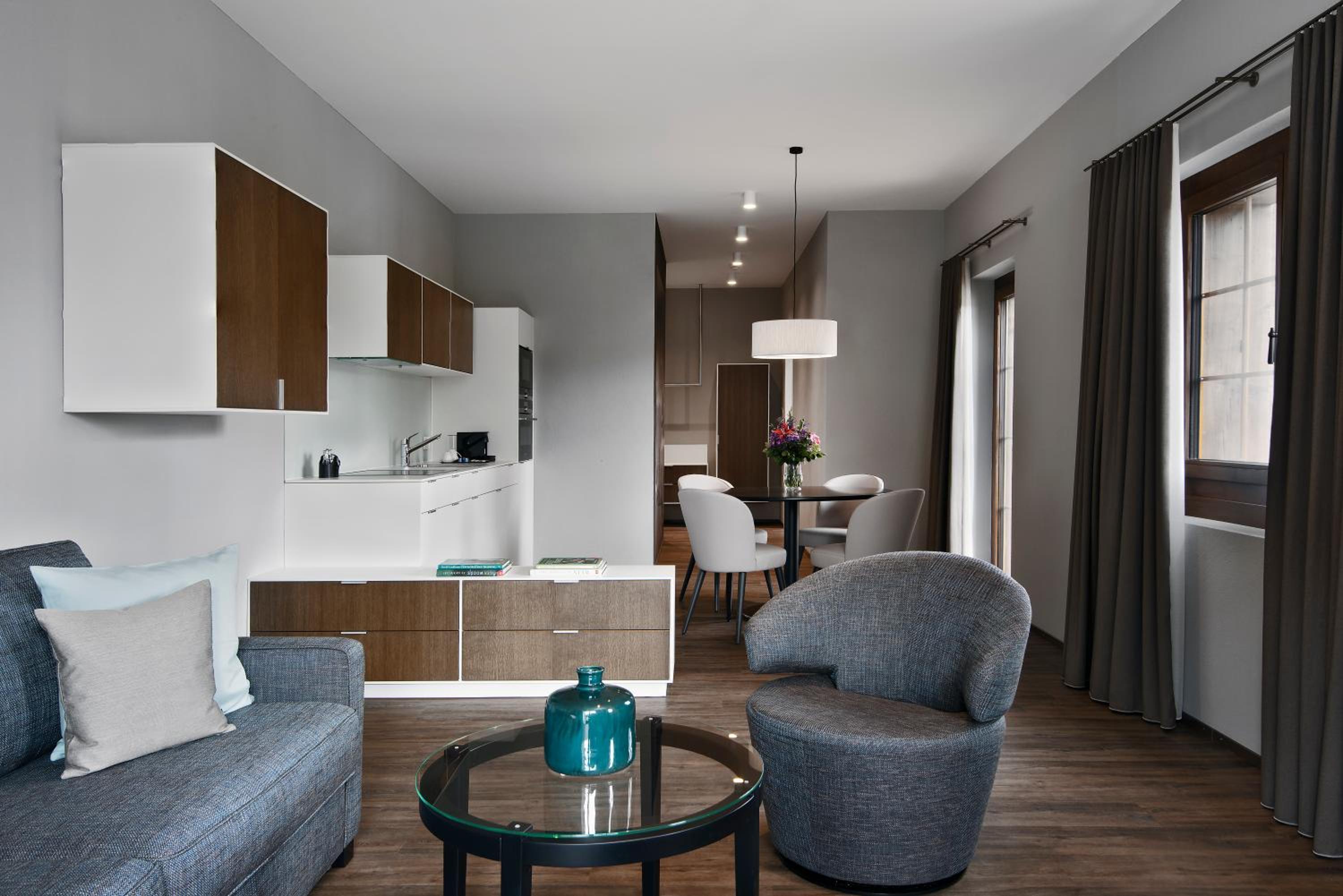 Suite - Photo 3