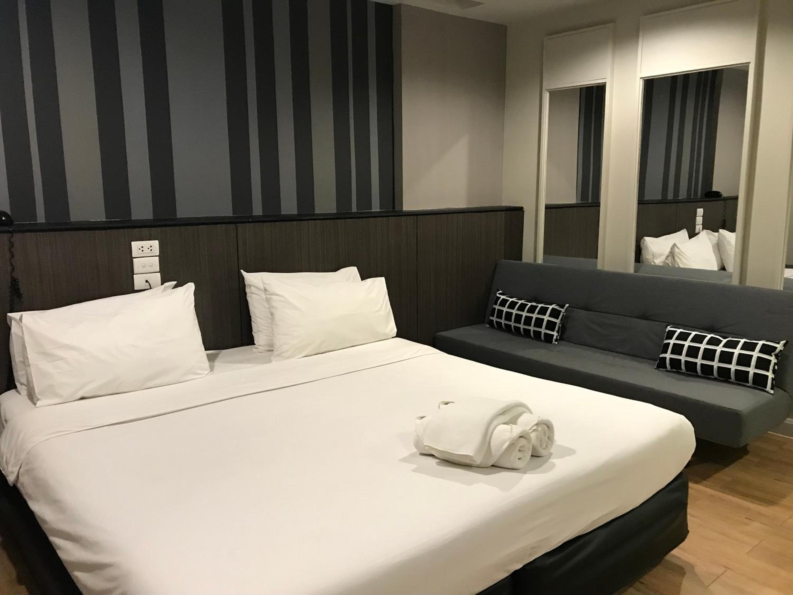 Standard King Room photo 2