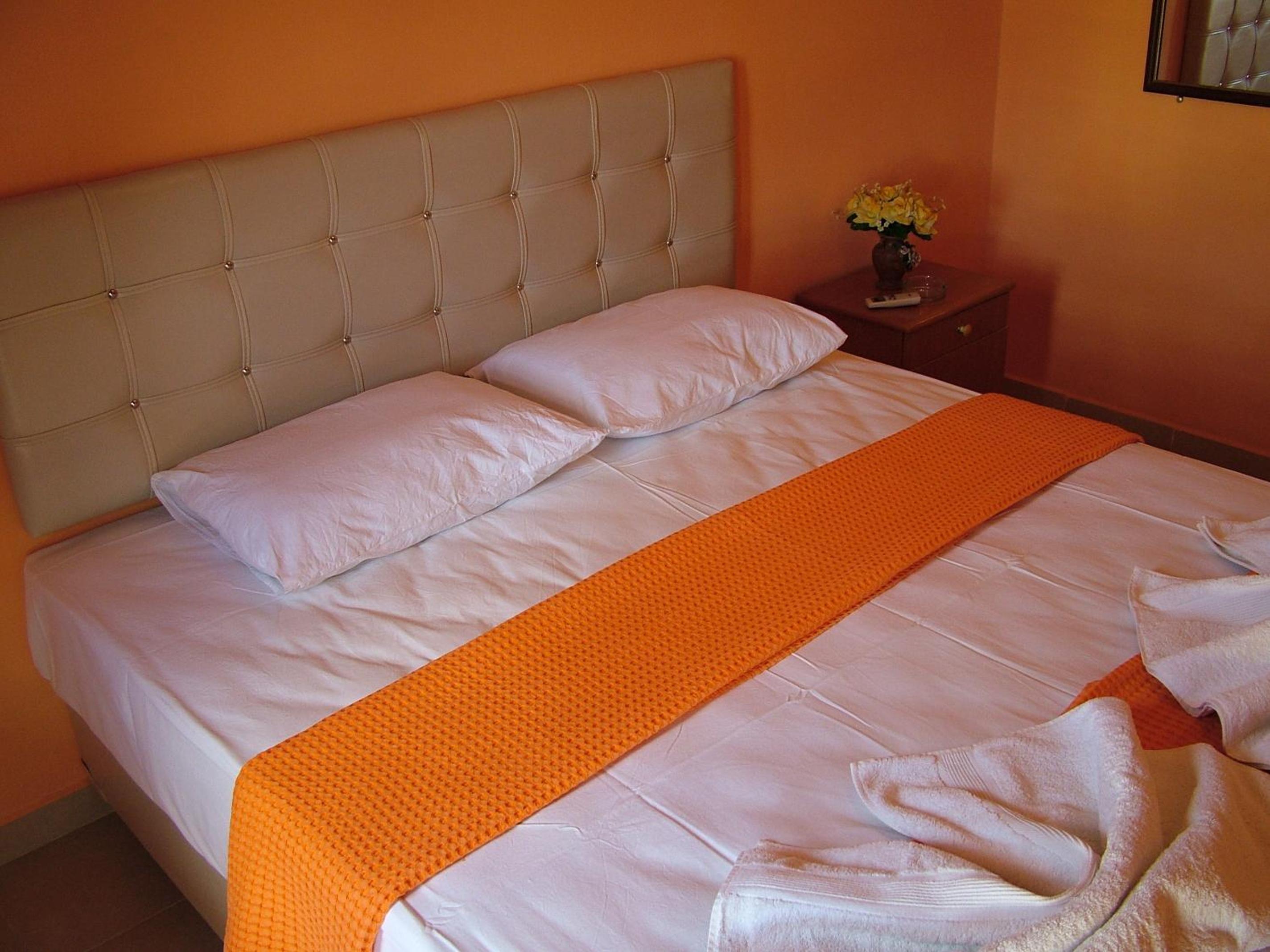 Apartment (3 Adults)