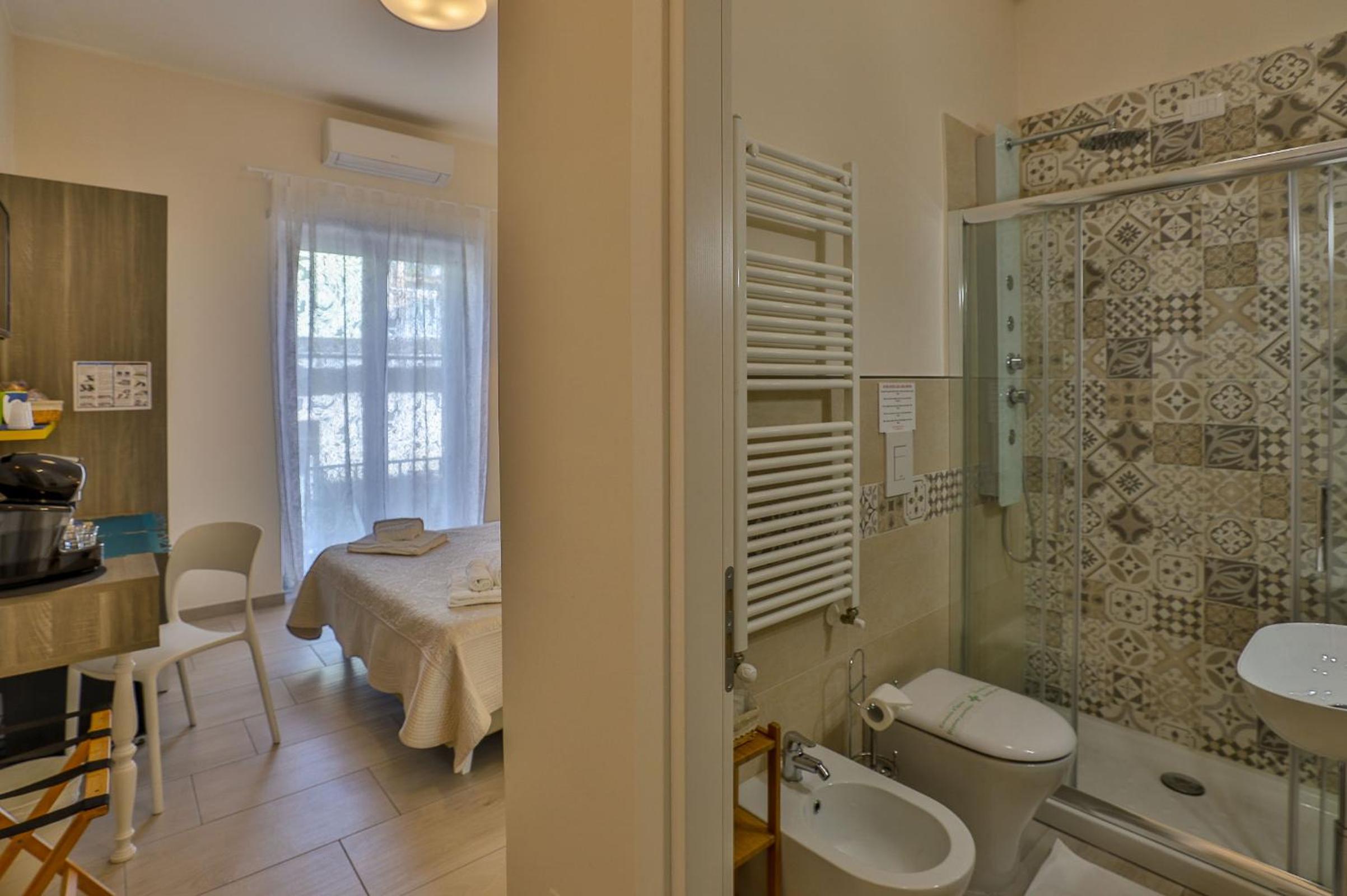 Deluxe Double Room with Balcony photo 2