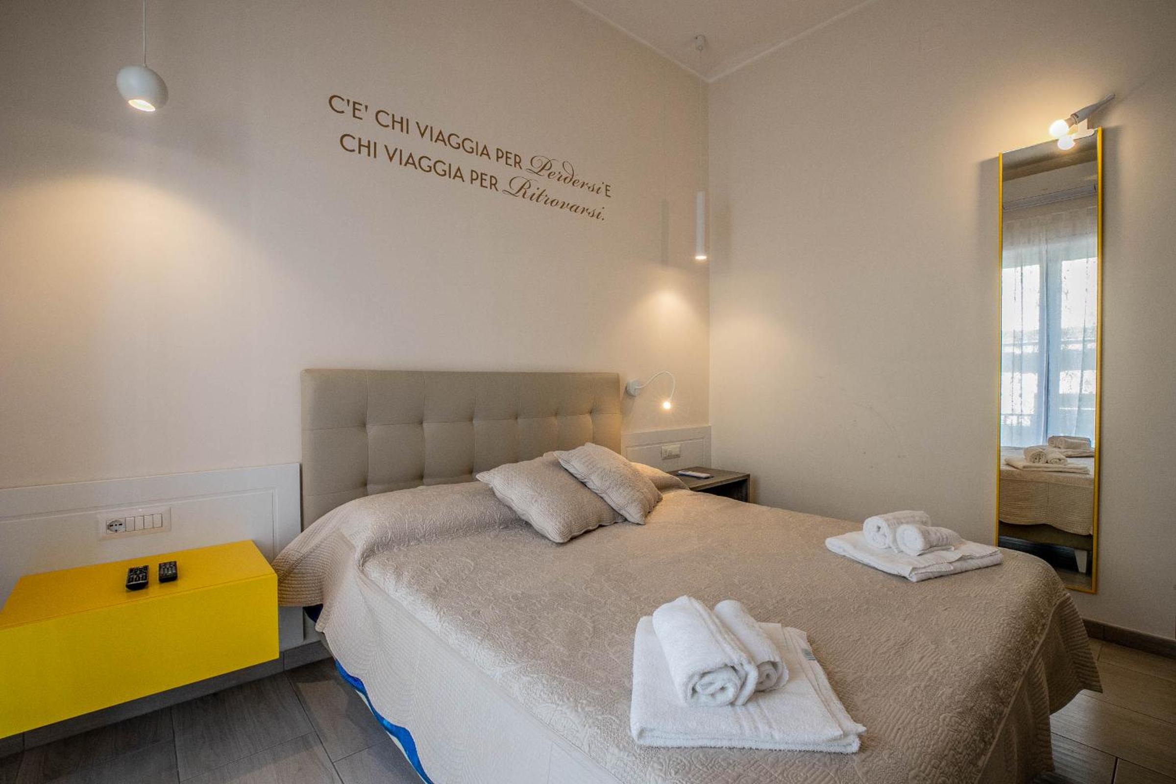 Deluxe Double Room with Balcony photo 3