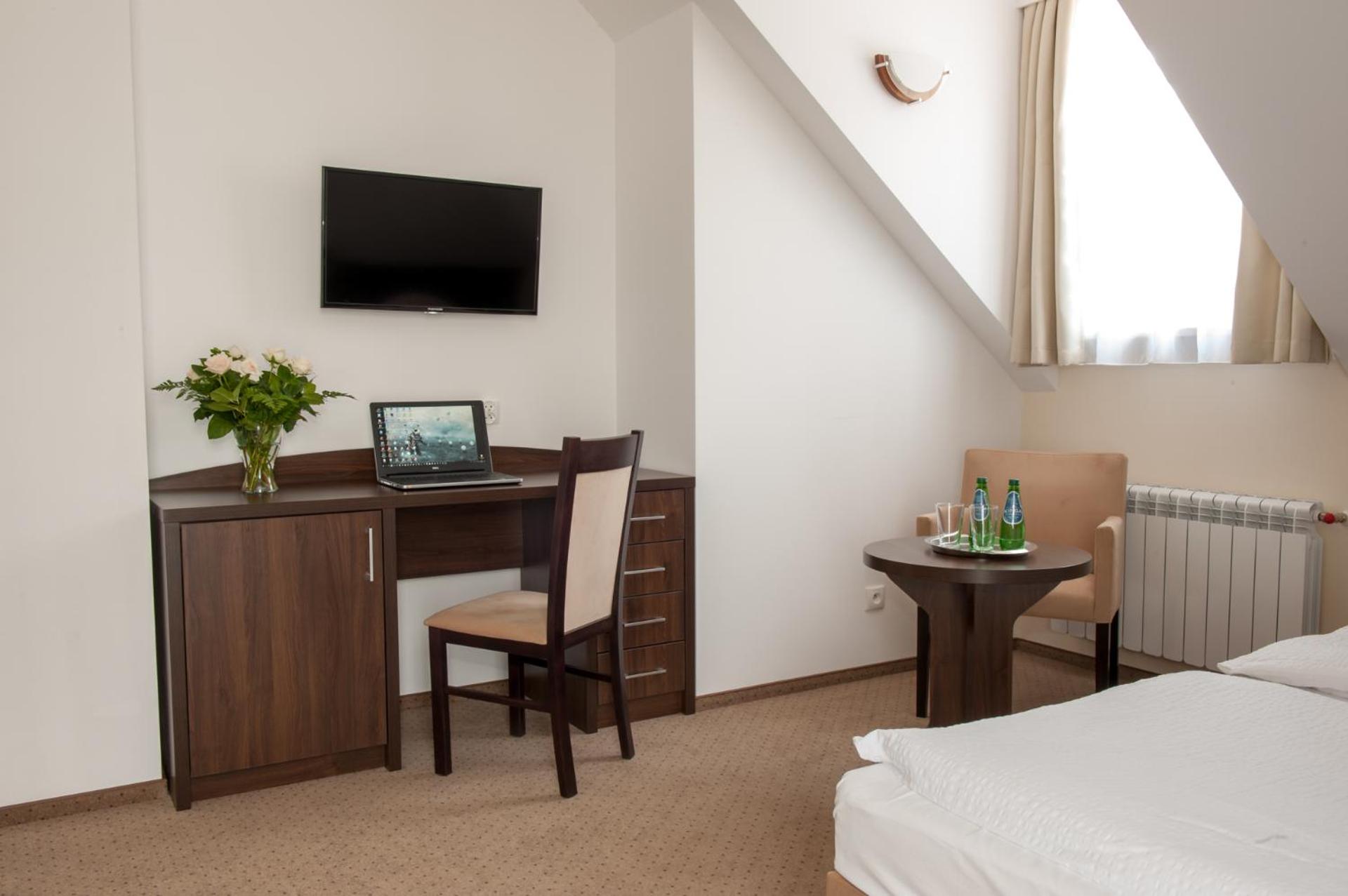 Deluxe Double or Twin Room - Photo 5