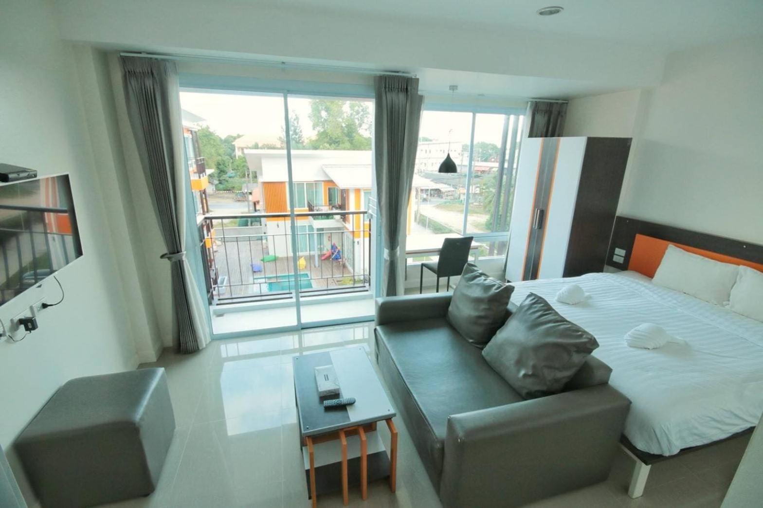 Studio with Pool View photo 1