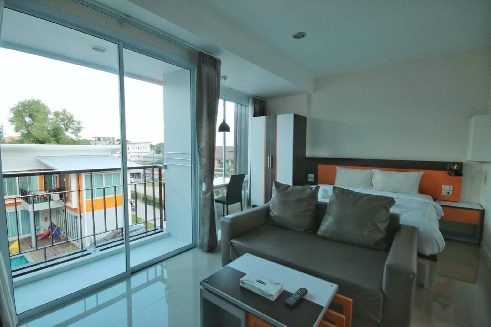 Studio with Pool View photo 3