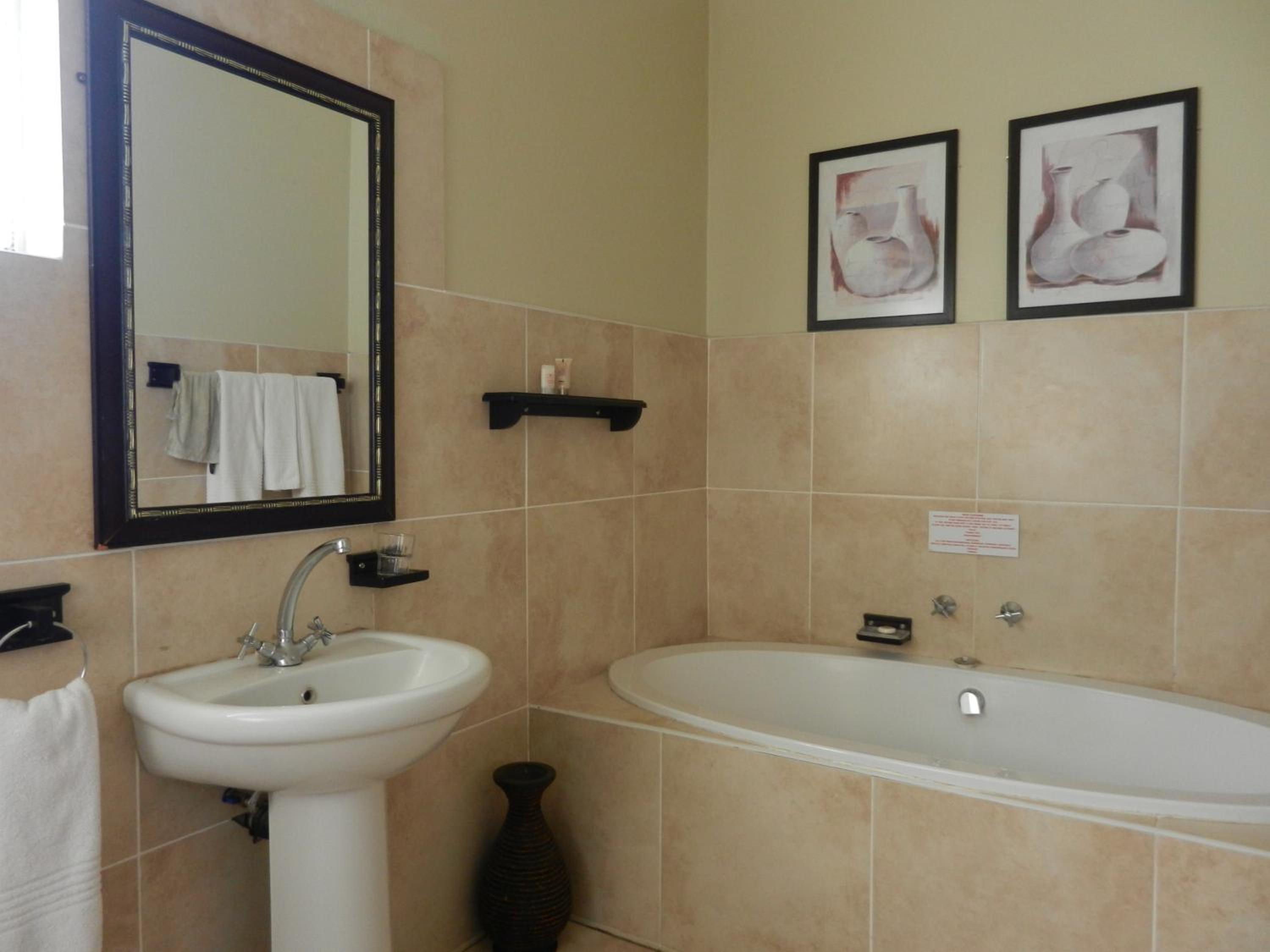 Double Room - Photo 8