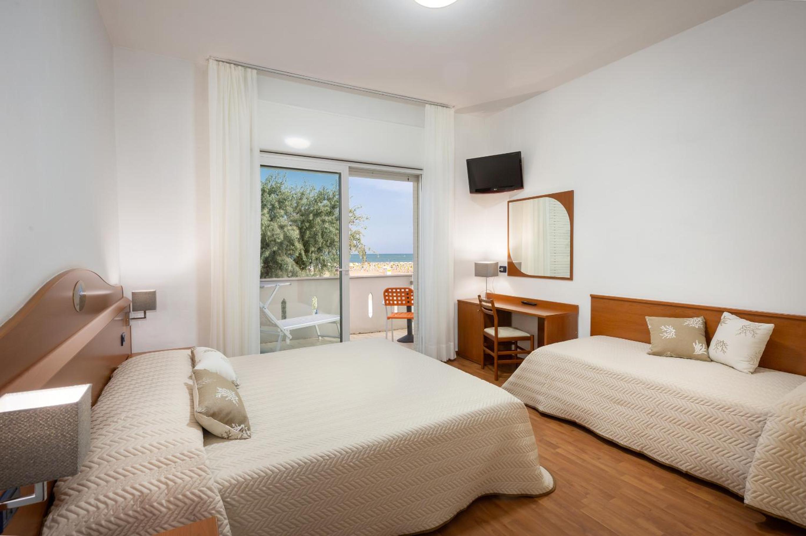 Triple Room with Balcony and Sea View photo 1