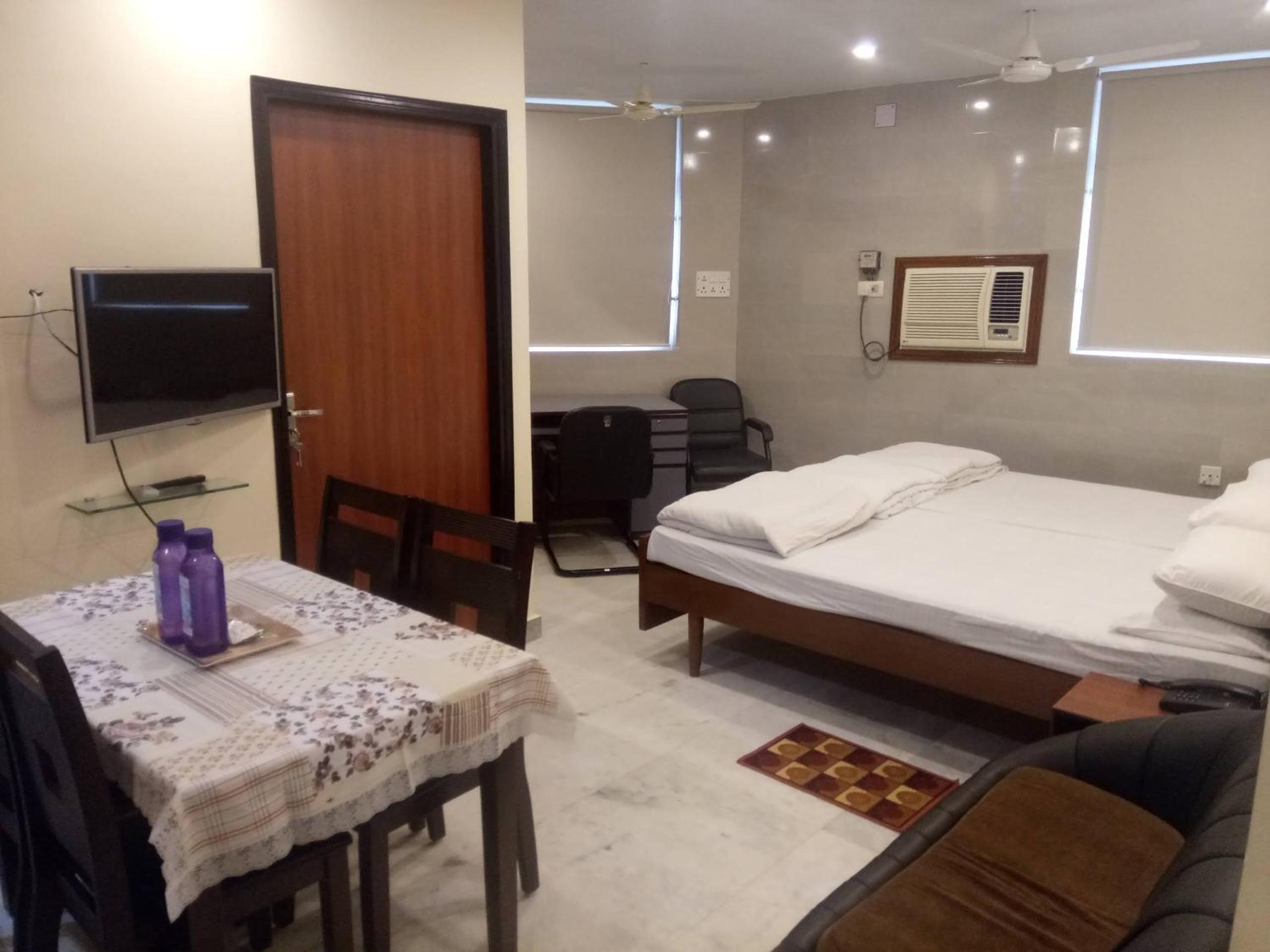 One-Bedroom Apartment - Photo 1