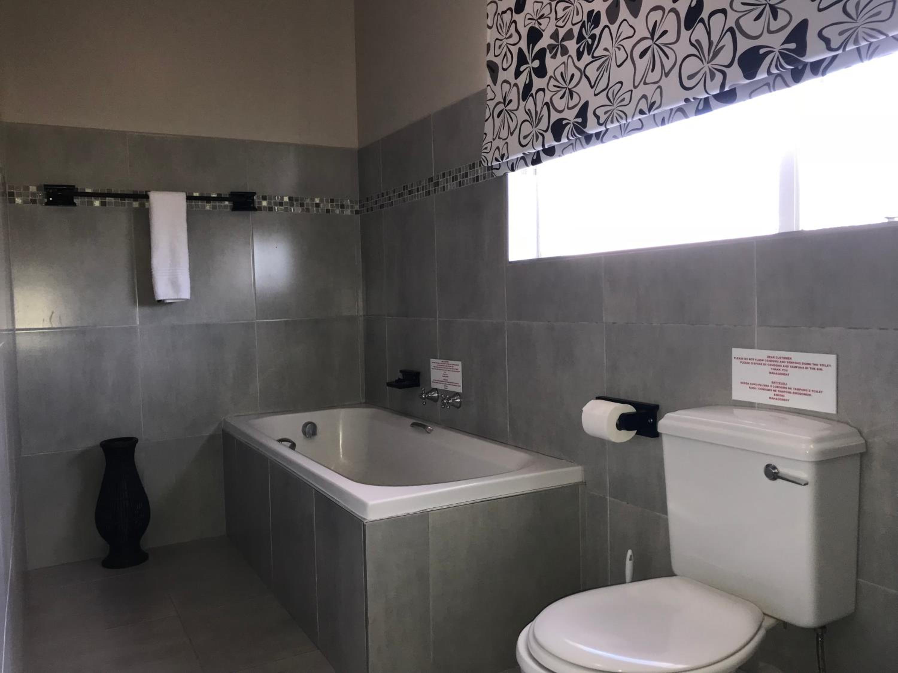Double Room - Photo 7