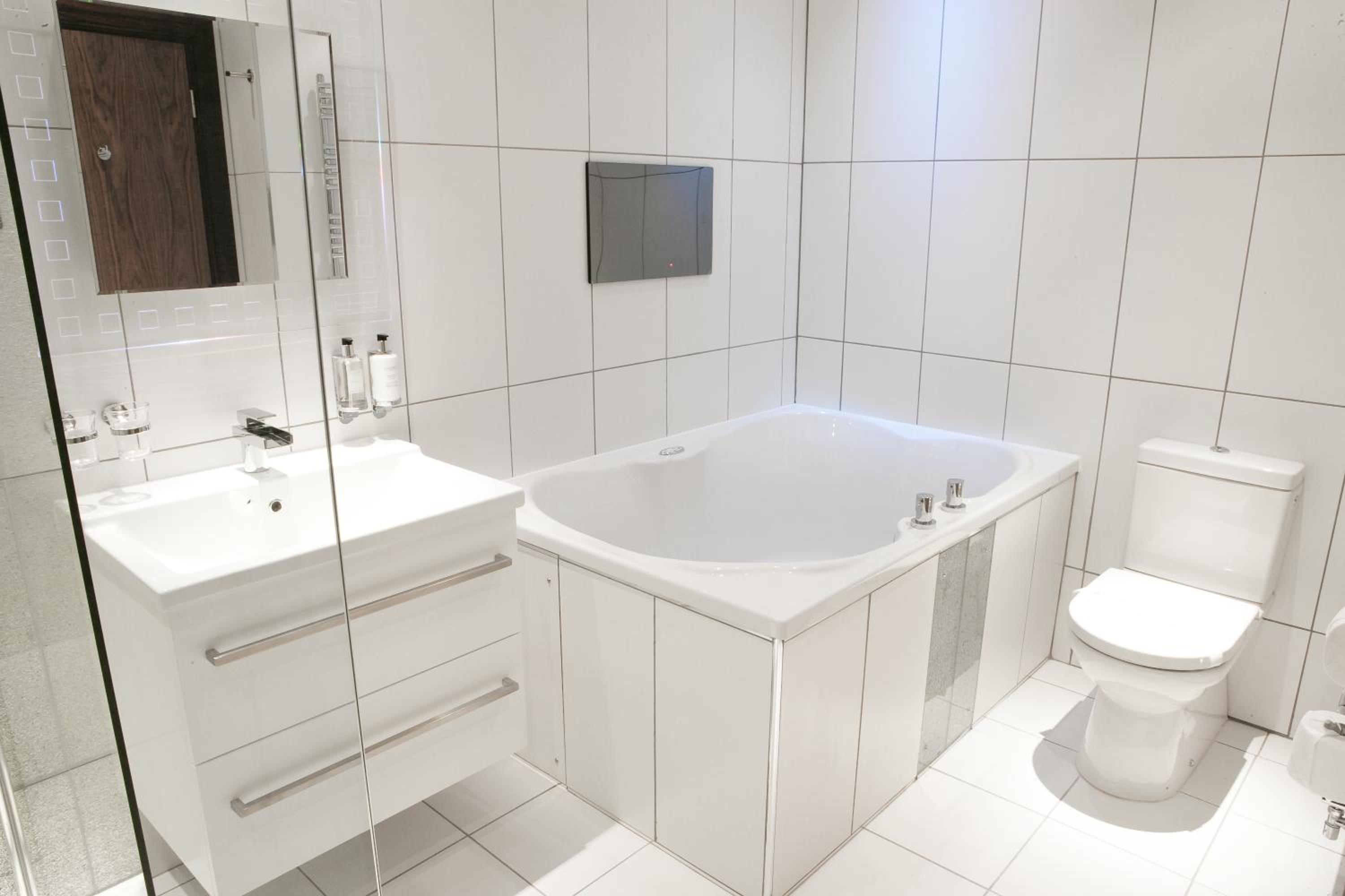 Hawkshead King Suite with Spa Bath - Photo 4